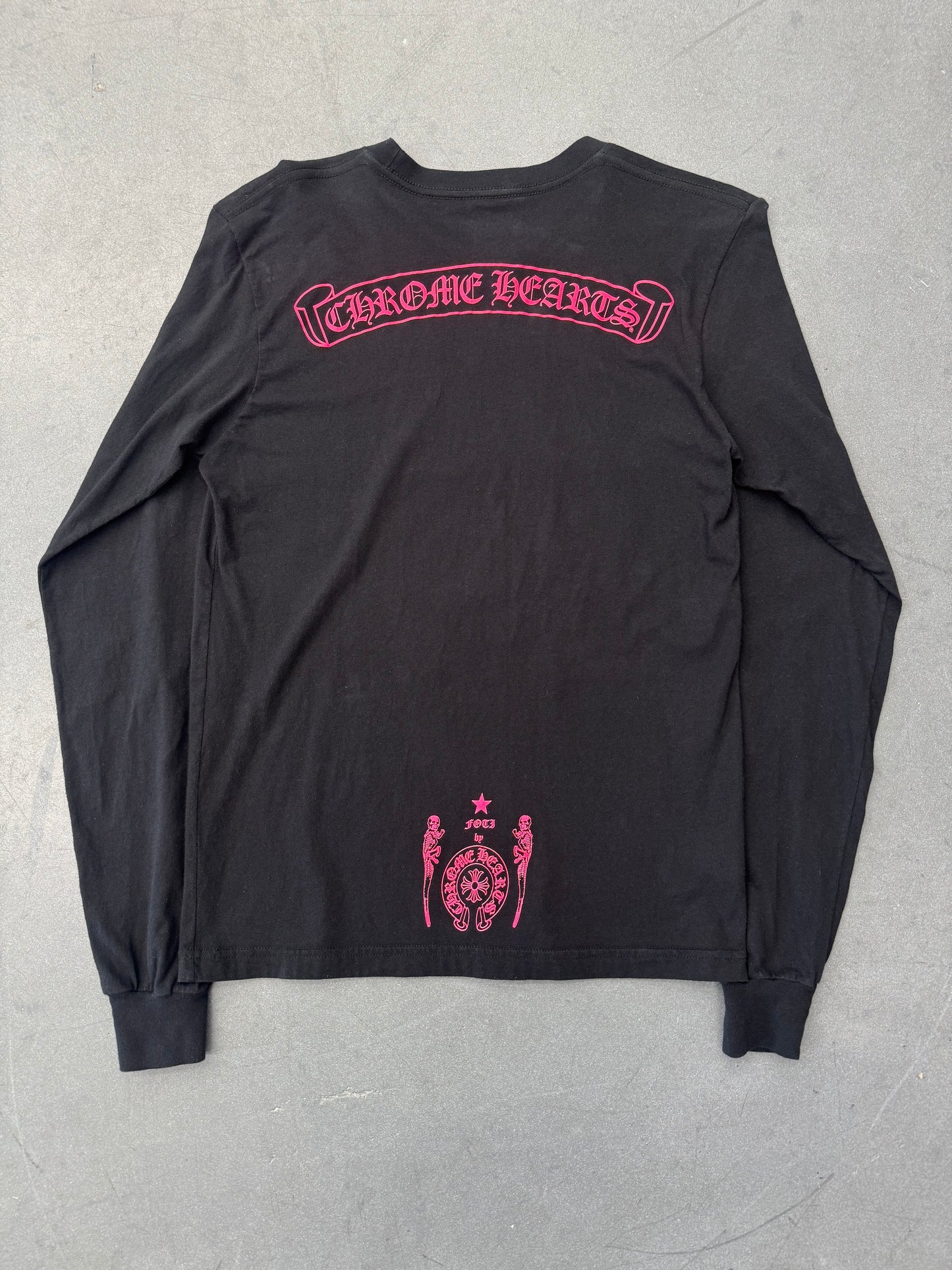 CHROME HEARTS FOTI PINK HARRIS TEETER LS TEE - BLACK (S)