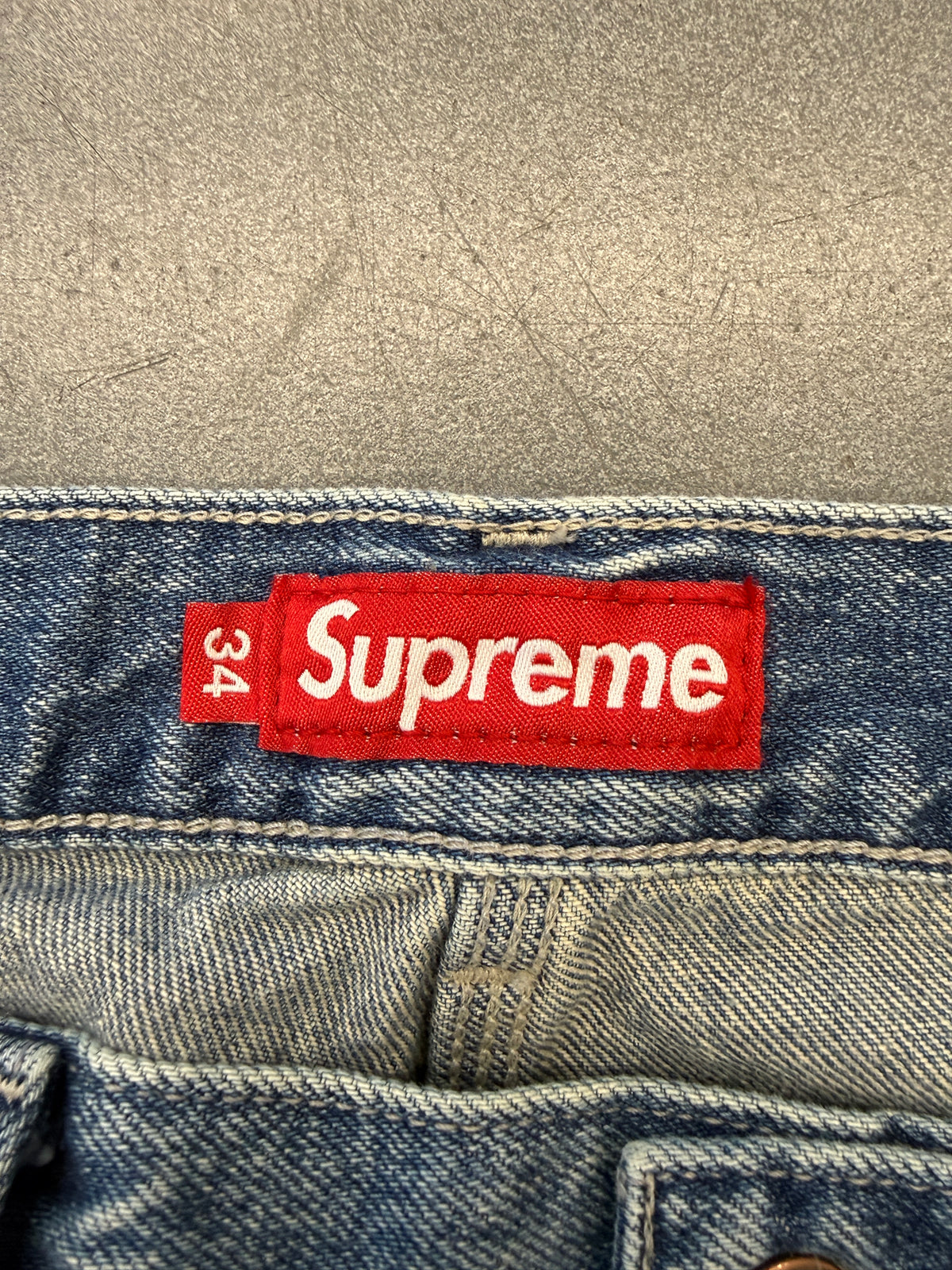 FW25 SUPREME WORN DOUBLE KNEE DENIM PAINTER  PANT - WASHED INDIGO