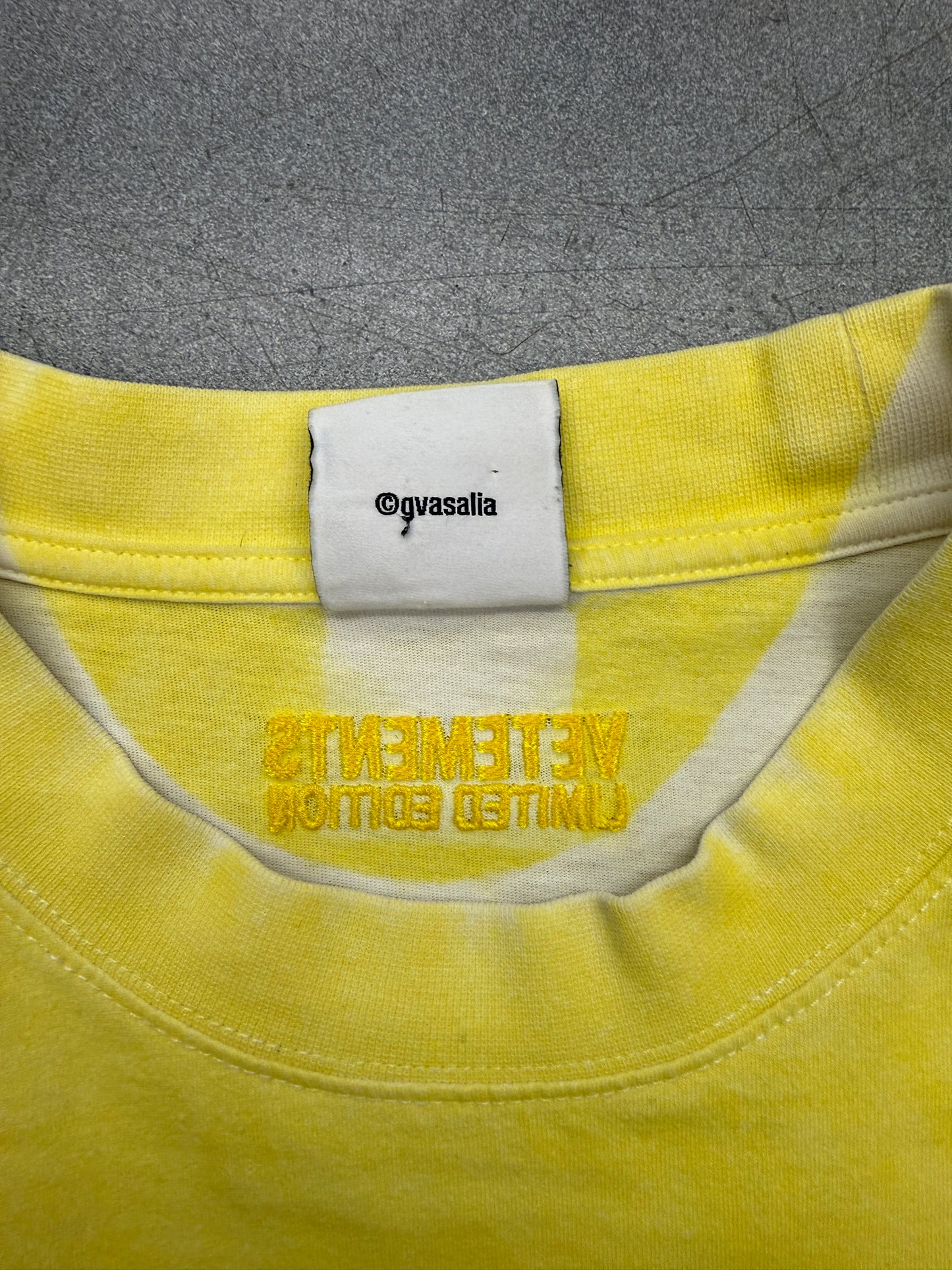 VETEMENTS GAMECHANGING TEE - YELLOW