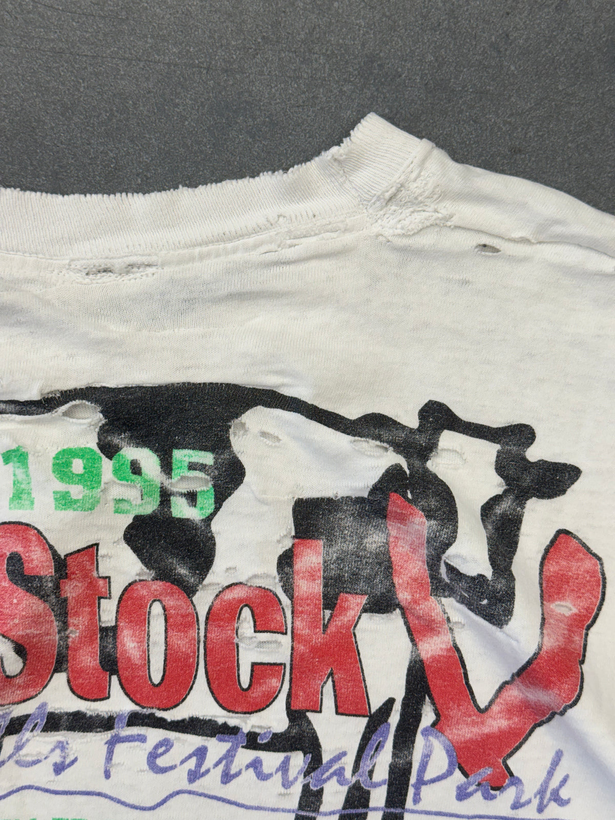1995 LIVESTOCK V ZEPHYRHILLS FESTIVAL PARK THRASHED AND REPAIRED TEE (CUT FOTL TAG)