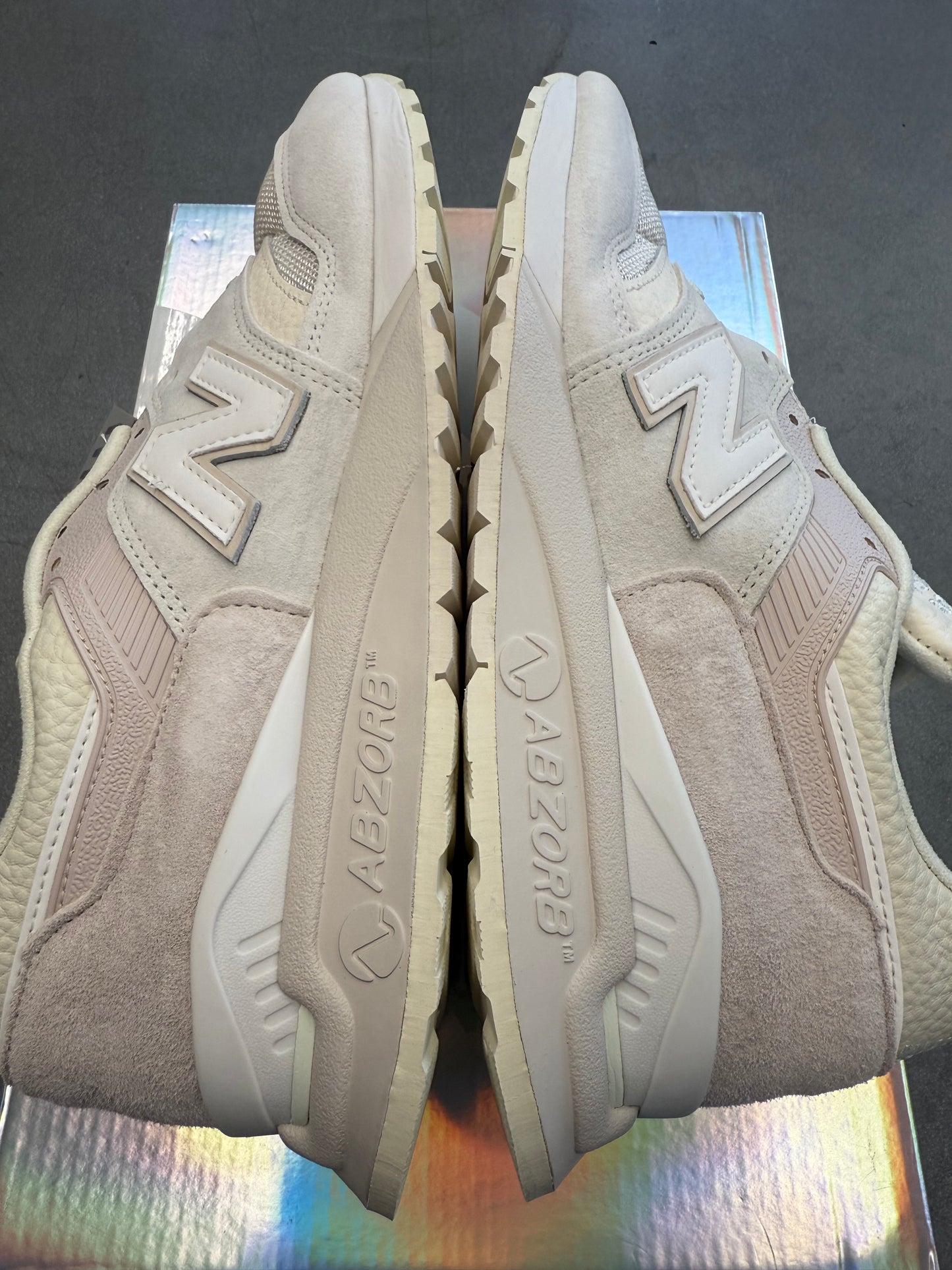 2025 SIZE 10 KITH NEW BALANCE 997.5 EASTER WHITE MARSHMALLOW (NEW WITH BOX)