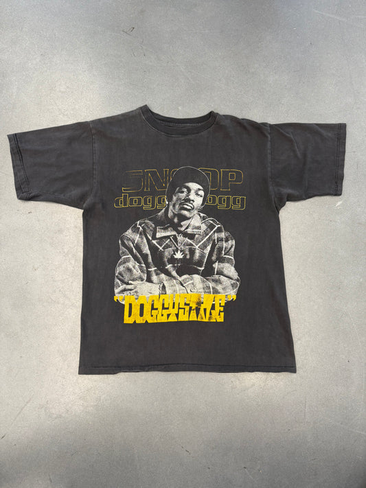 90'S SNOOP DOGGY DOGG "DOGGYSTYLE" YELLOW PRINT BOOTLEG RAP TEE (PULLED TAG)