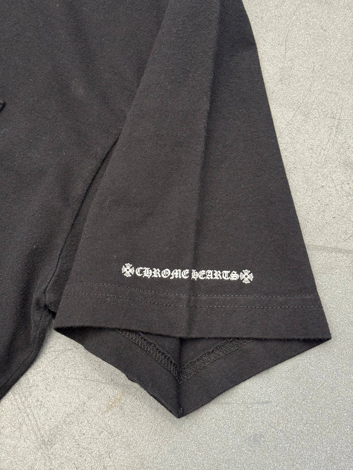 CHROME HEARTS SCRIPT COLLAR TEE - BLACK