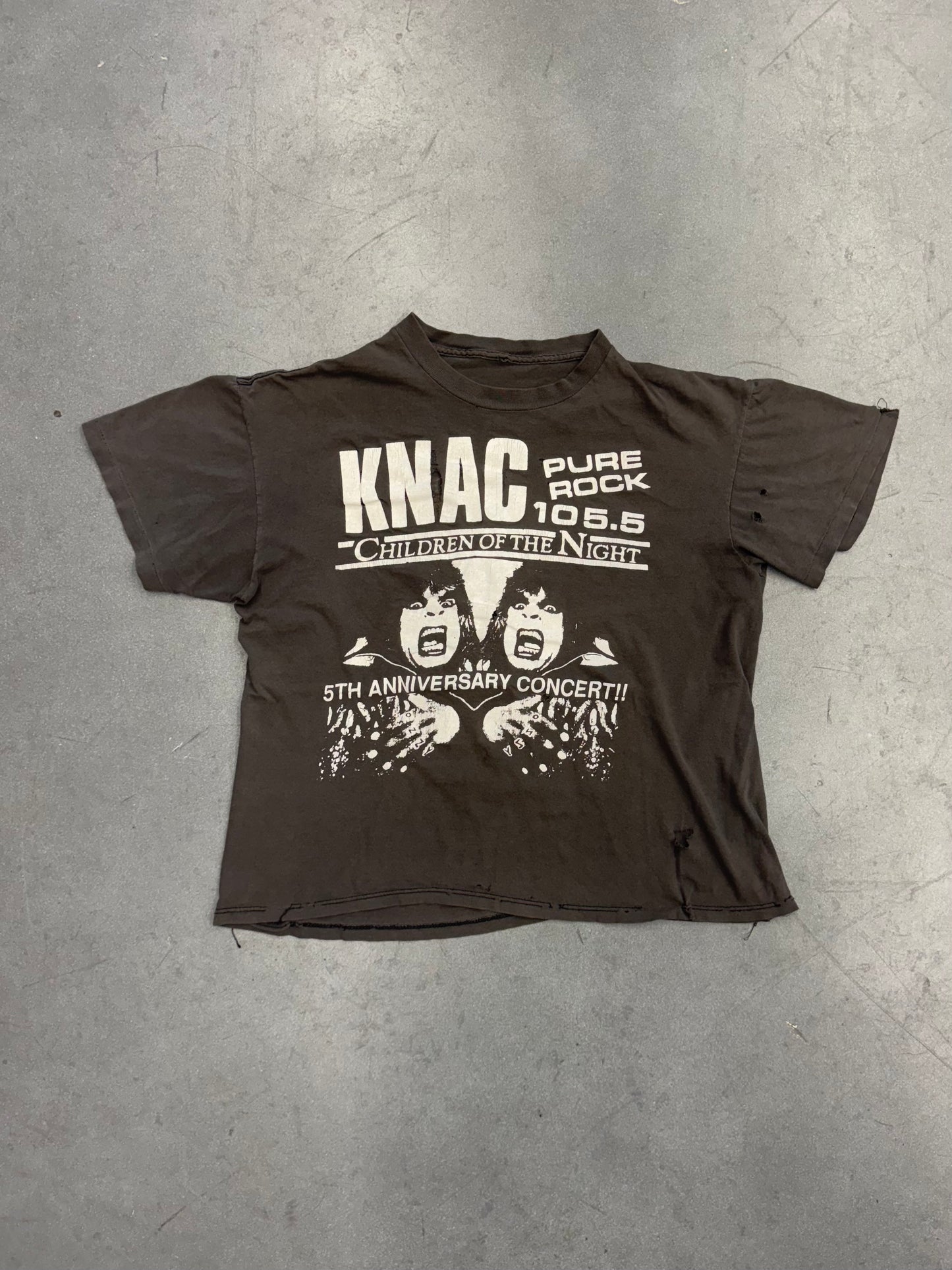 1991 CHILDREN OF THE NIGHT KNACK 105.5 PURE ROCK FADED CONCERT TEE (PULLED TAG)