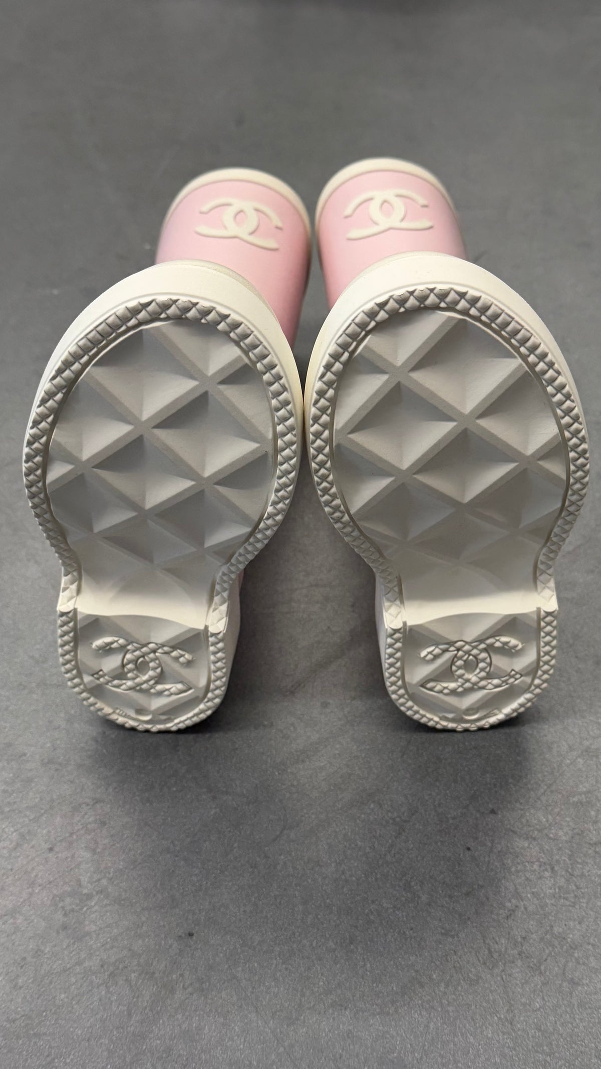 2026 CHANEL INTERLOCKING LOGO RUBBER RAIN BOOTS