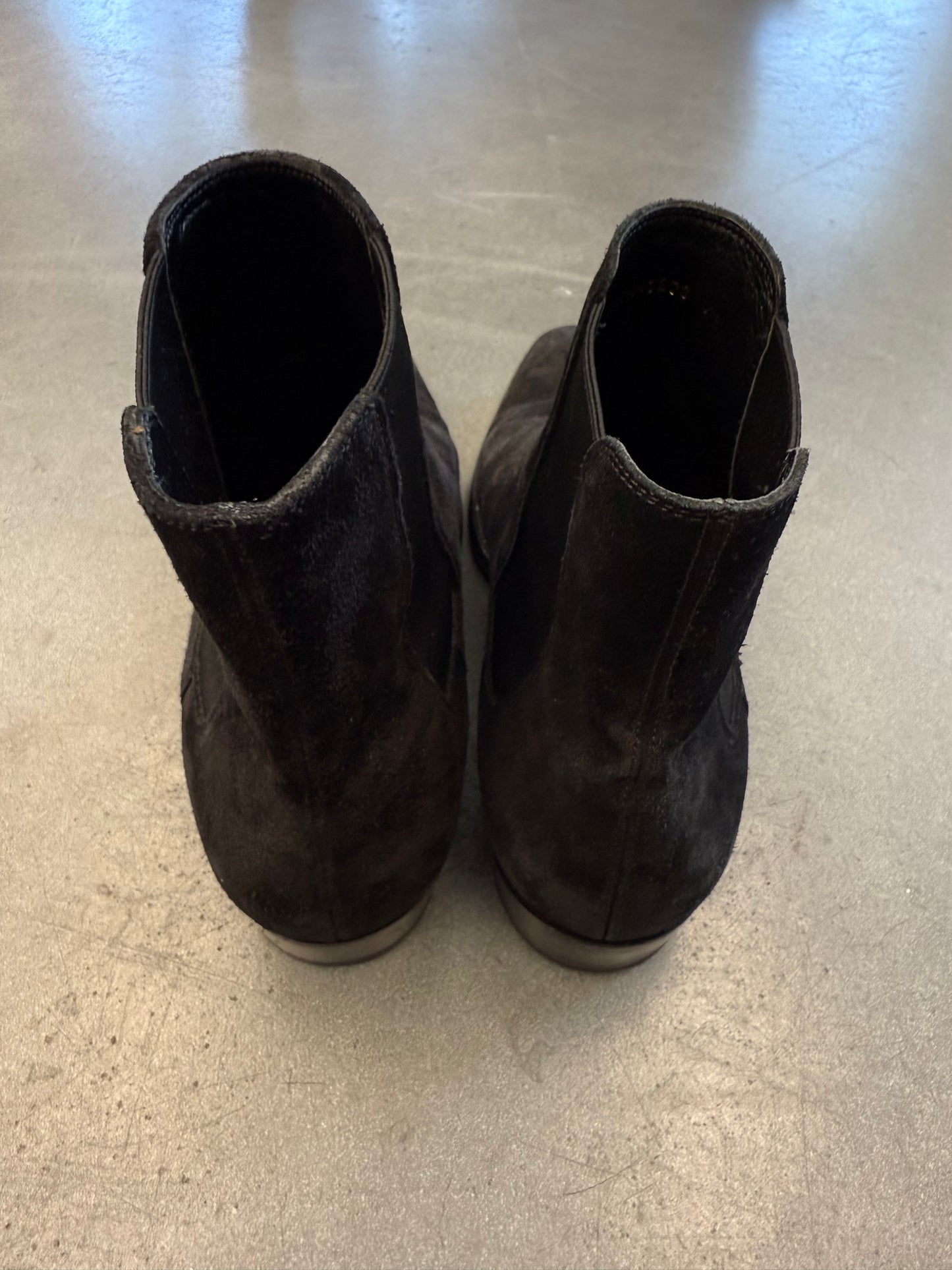 SIZE 41 SAINT LAURENT WYATT CHELSEA BOOTS - BLACK SUEDE (PRE-OWNED, RESOLED RIGHT FOOT, NO BOX)