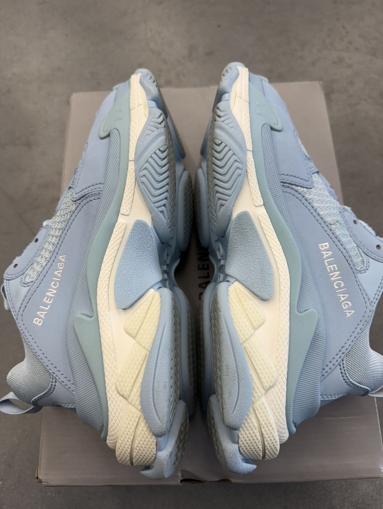 SIZE 39 BALENCIAGA TRIPLE S LIGHT BLUE (PRE-OWNED WITH BOX)