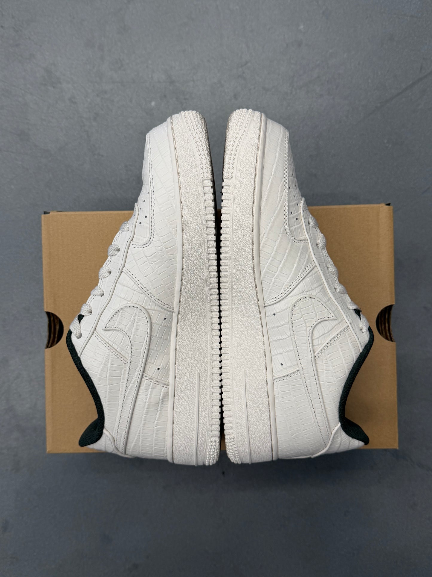 2025 SIZE 7Y NIKE AIR FORCE 1 LOW KITH PANTHOM (PRE-OWNED WITH BOX)