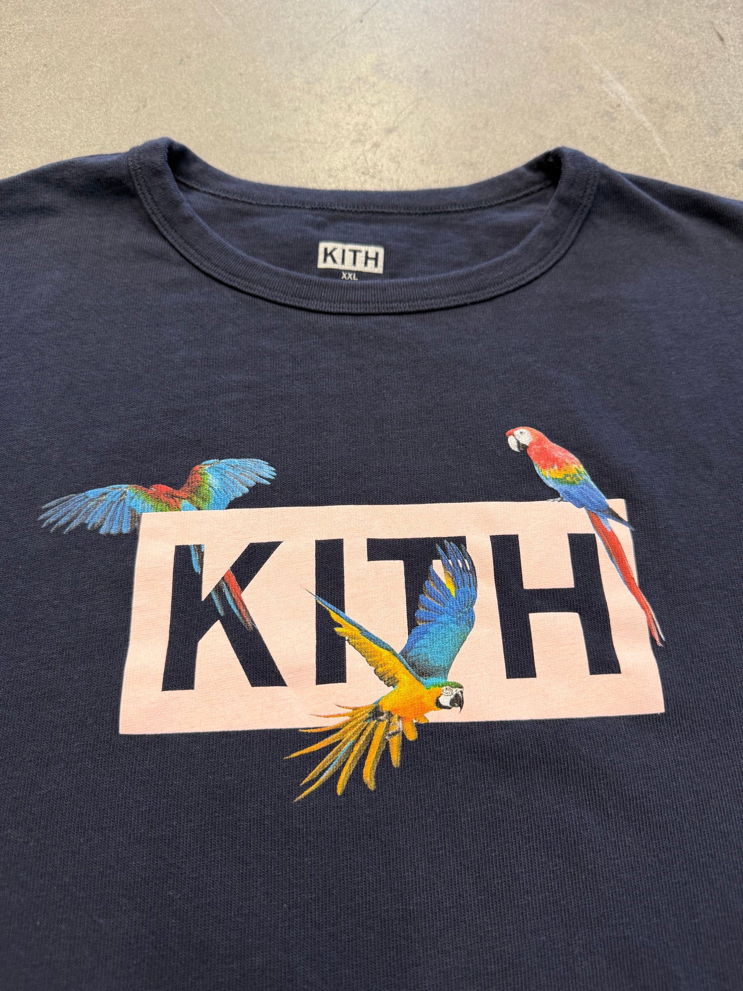 KITH MIAMI EXCLUSIVE PARROT TEE - NAVY (2XL)