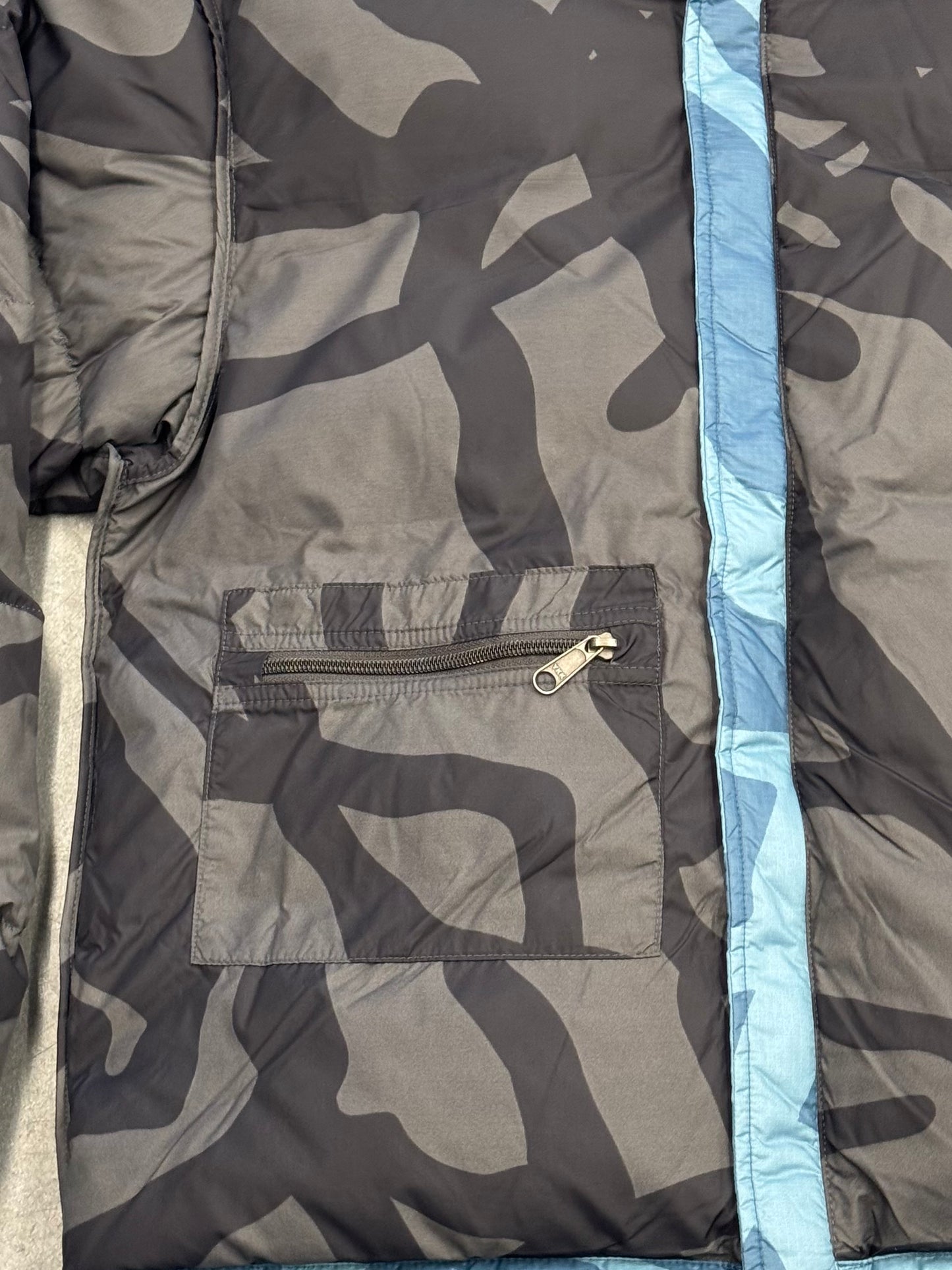 KAWS X THE NORTH FACE RETRO 1996 JACKET - MONTEREY BLUE NUPTSE PRINT