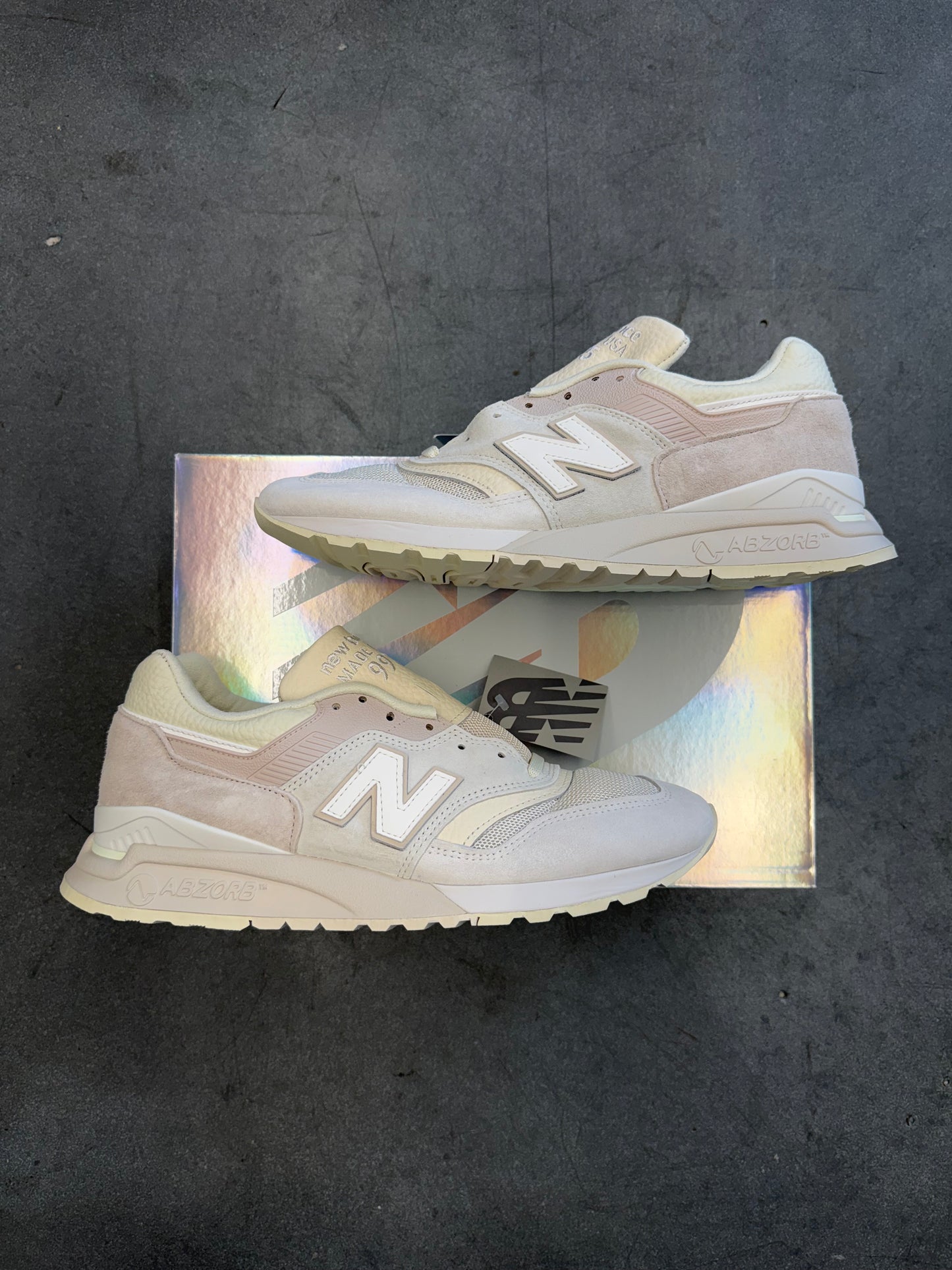 2025 SIZE 10 KITH NEW BALANCE 997.5 EASTER WHITE MARSHMALLOW (NEW WITH BOX)