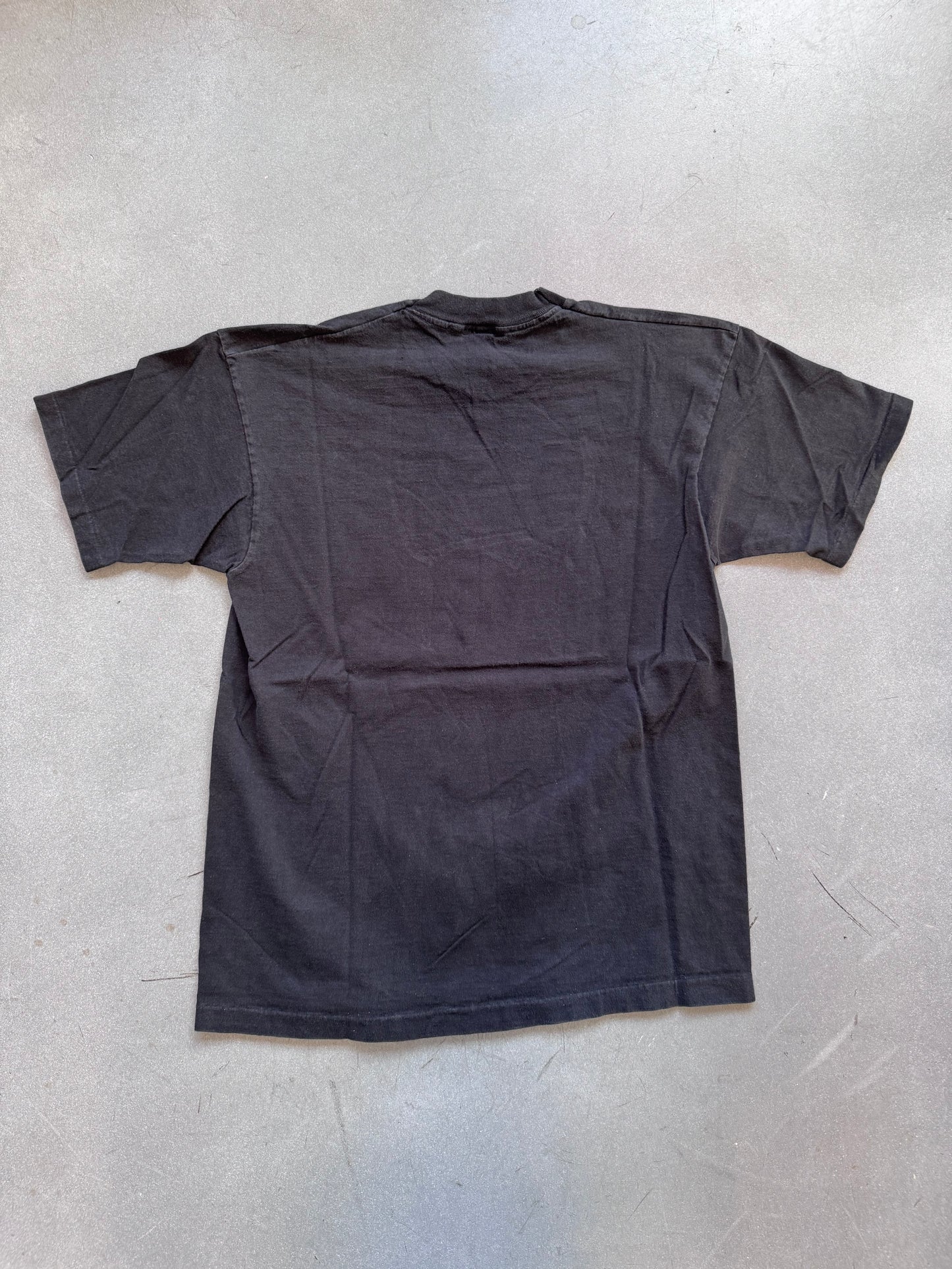 90'S CHICAGO BULLS BITING BASKETBALL HOOP TEE (PULLED TAG)