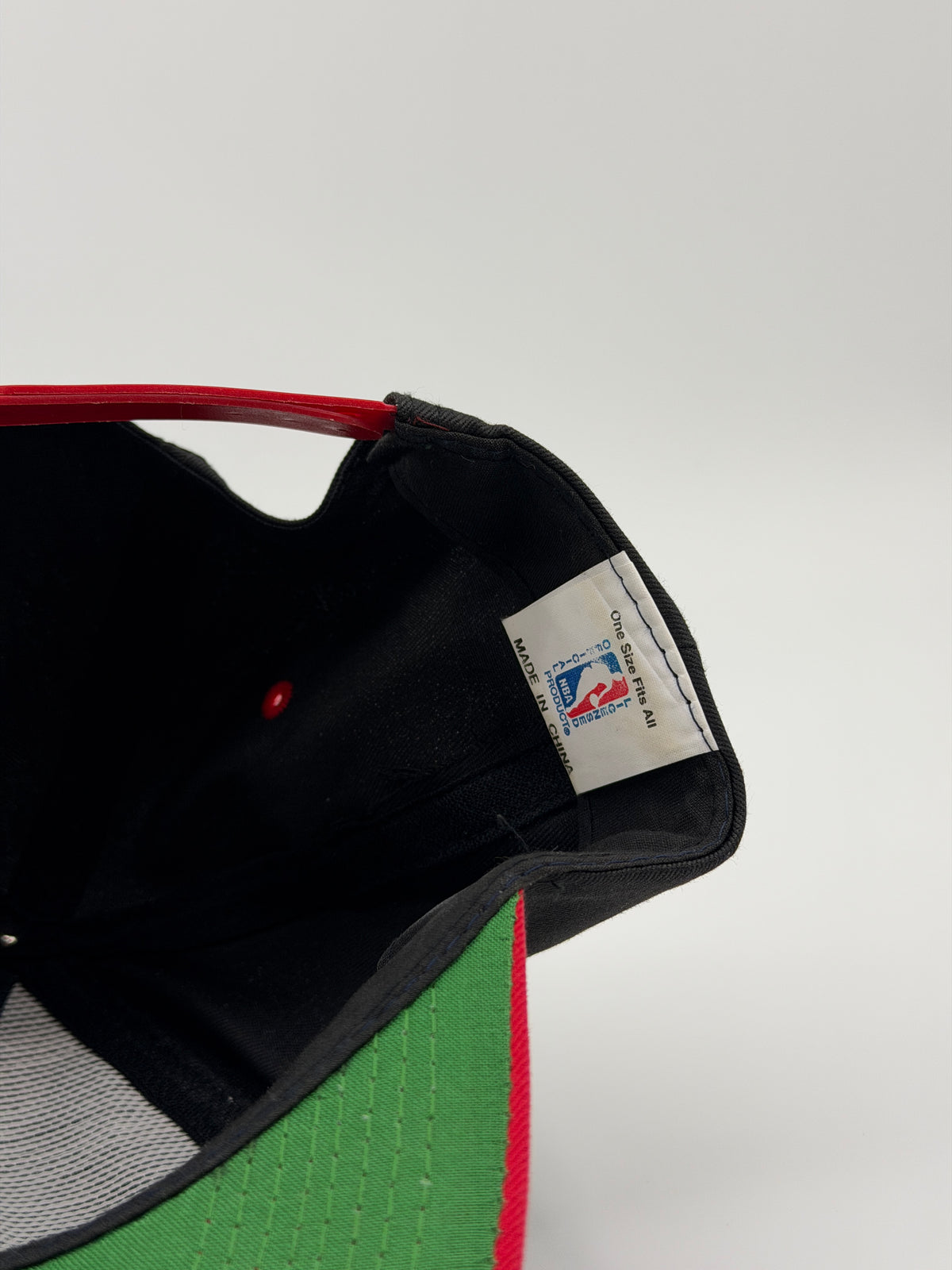90'S MIAMI HEAT LOGO 7 SNAPBACK HAT BLACK/RED