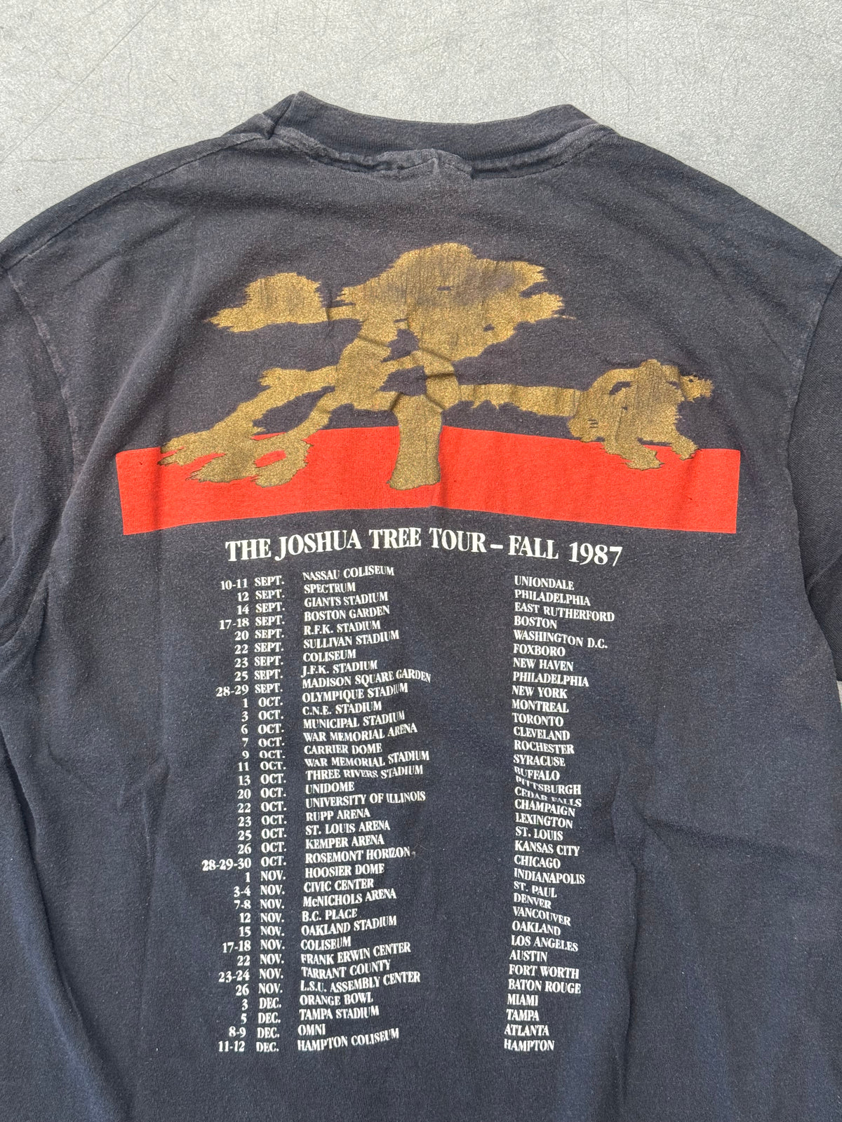 1987 U2 THE JOSHUA TREE BAND PORTRAIT FALL TOUR EE (HANES TAG)