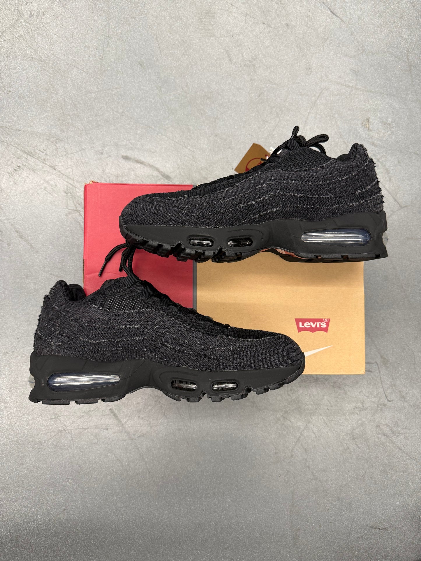 2025 SIZE 9 NIKE AIR MAX 95 OG LEVI'S - BLACK