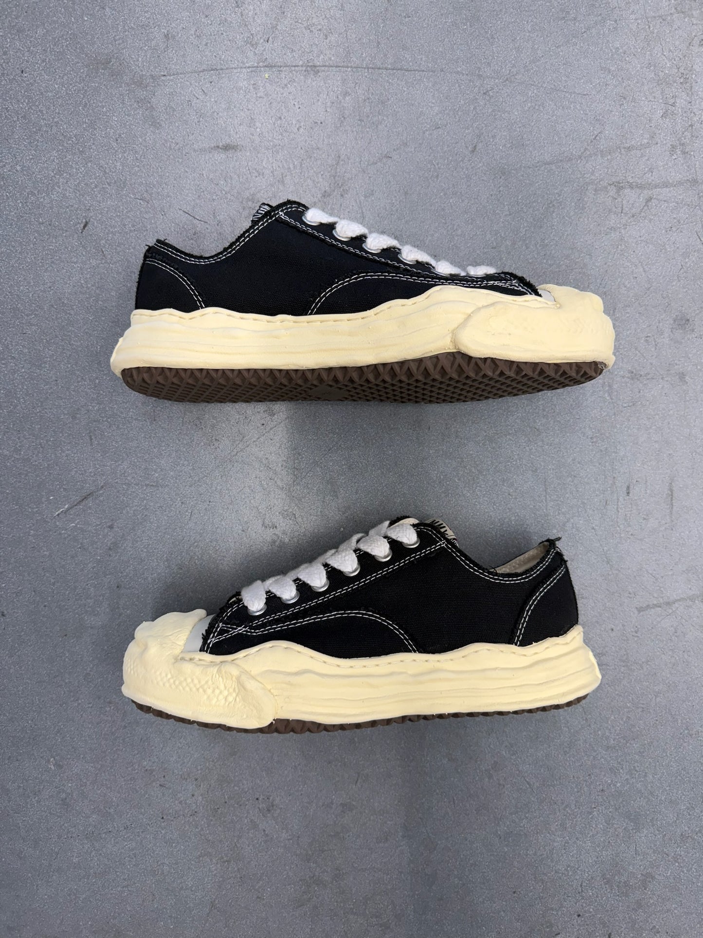 SIZE 42 MAISON MIHARA YASHURIO HANK VINTAGE SOLE CANVAS LOW
