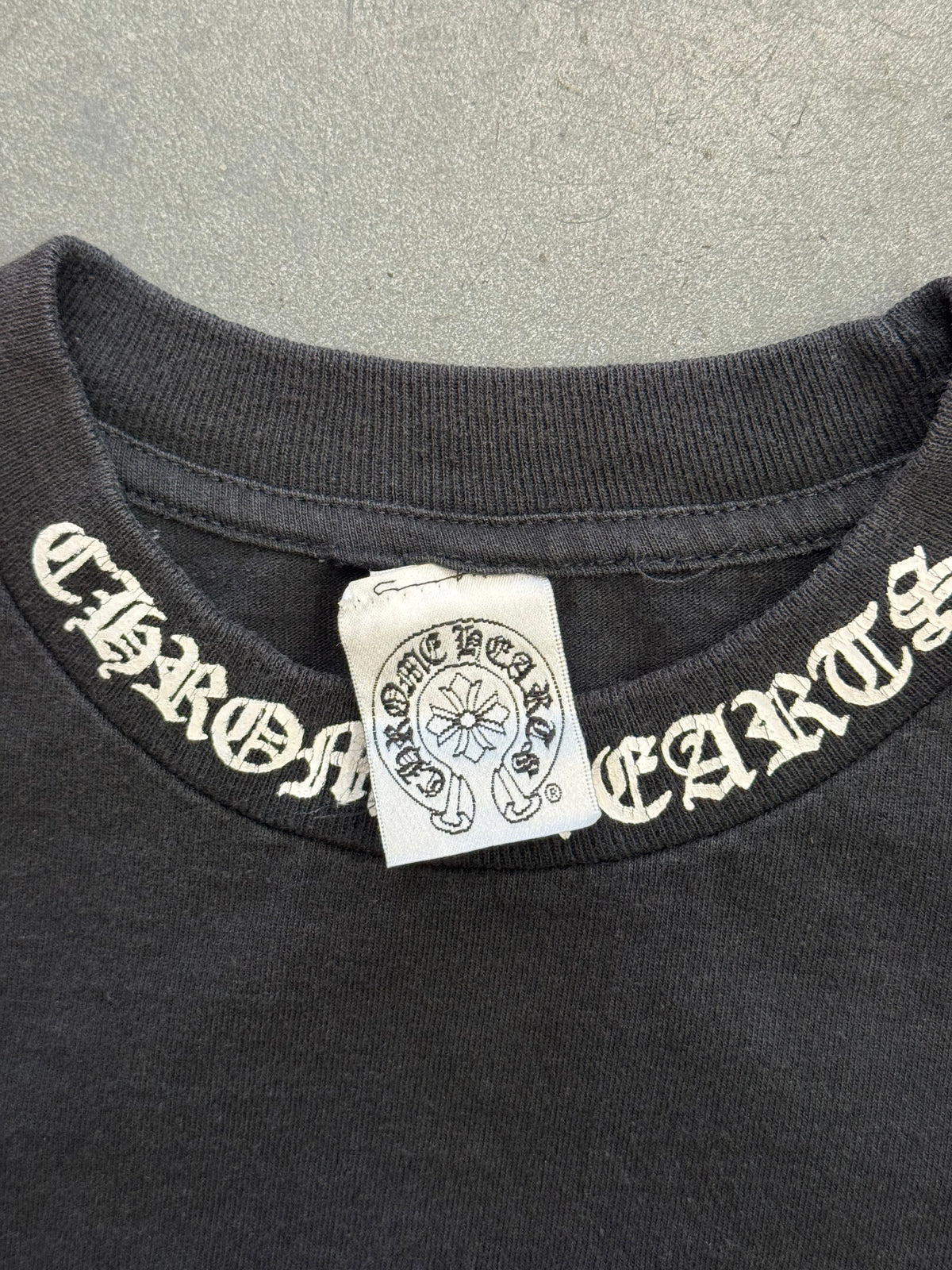 VINTAGE CHROME HEARTS COLLAR PRINT DOUBLE FLORAL CROSS HORSESHOE POCKET TEE