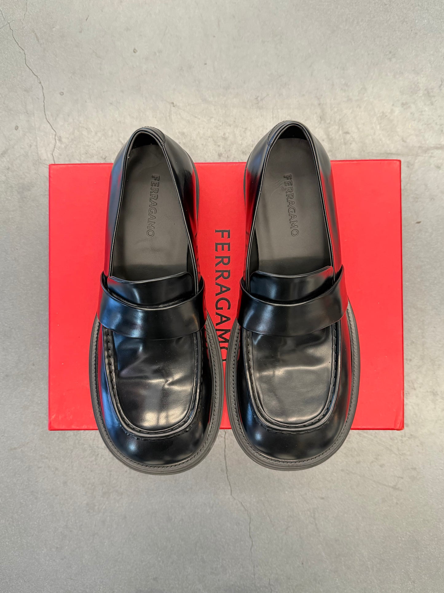FERRAGAMO FIDELE BLACK LEATHER WIDE TOE LOAFERS (W/BOX)