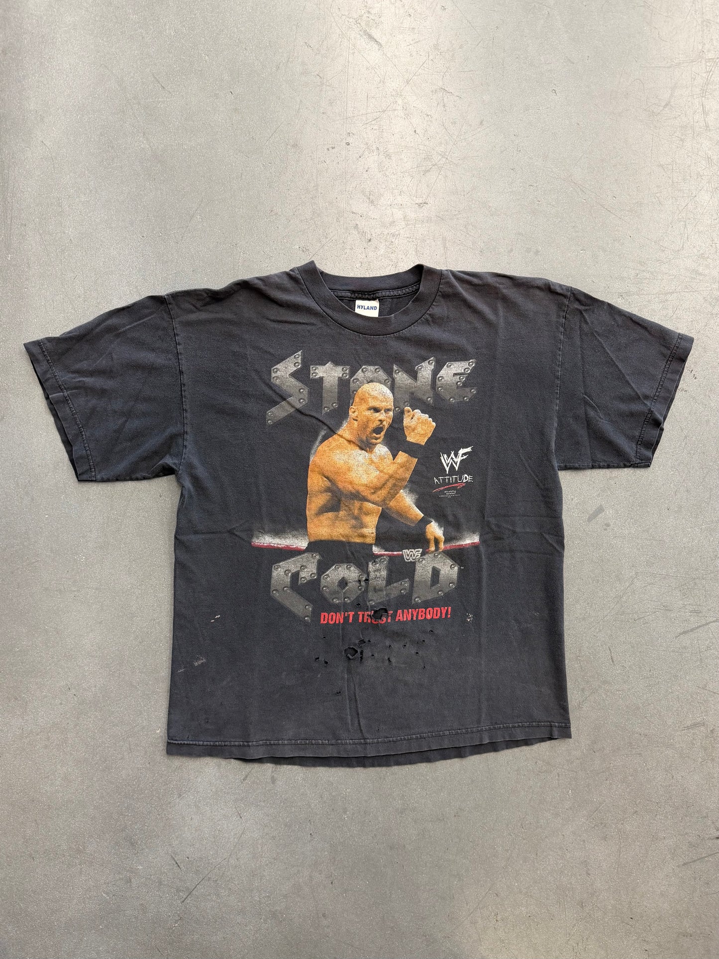 1998 WWF ATTITUDE STONE COLD STEVE AUSTIN DON'T TRUST ANYBODY! THRASHED TEE (HYLAND TAG)