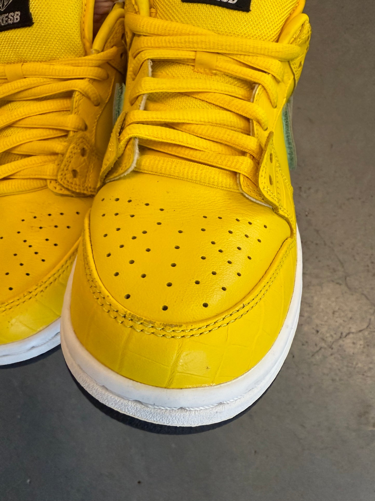 2018 SIZE 8 NIKE SB DUNK LOW DIAMOND SUPPLY CO. CANARY YELLOW [LIL WAYNE'S PERSONAL PAIR] (PRE-OWNED NO BOX)