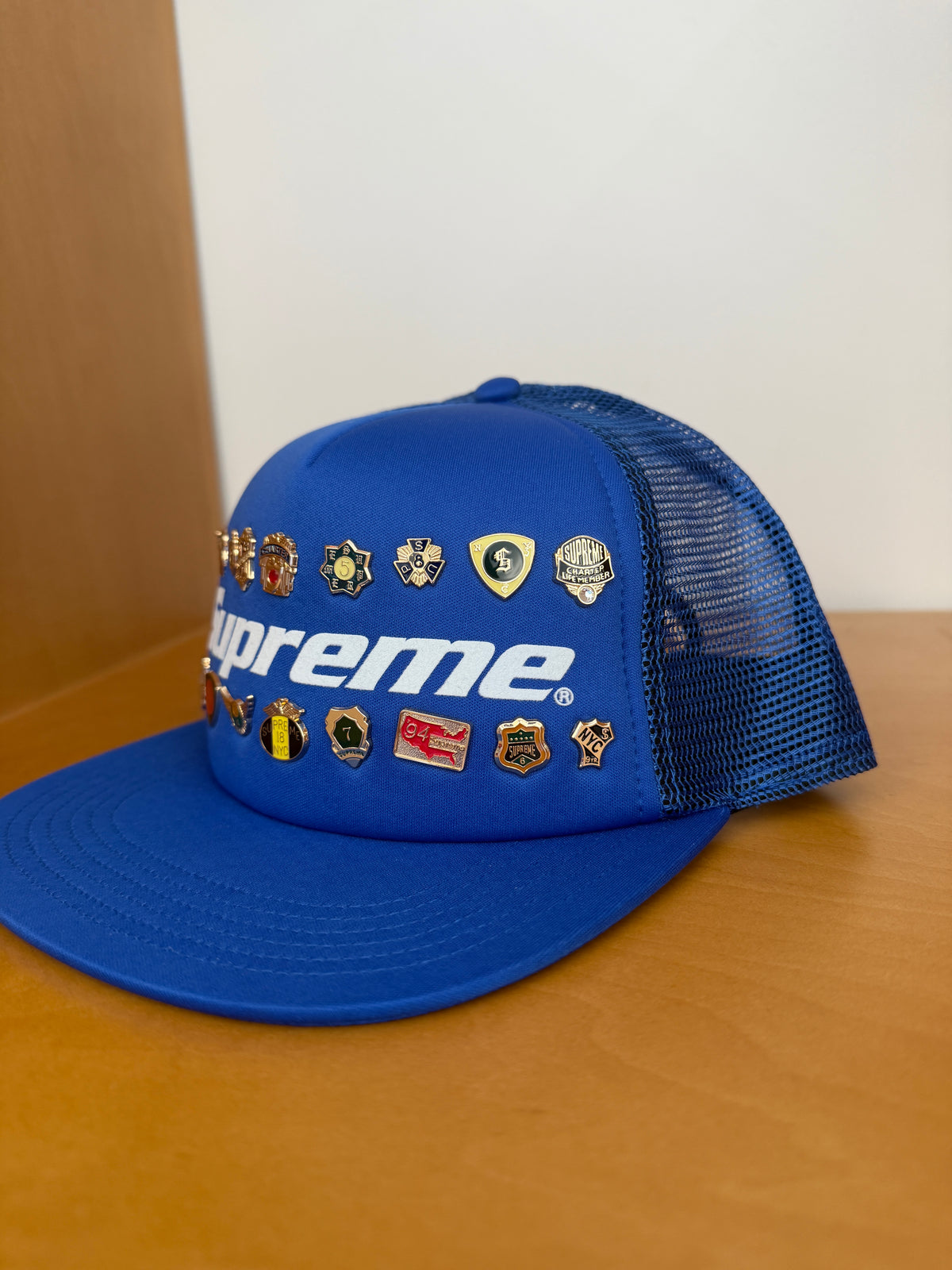 SS26 SUPREME PINS MESH BACK 5-PANEL SNAPBACK HAT - BLUE