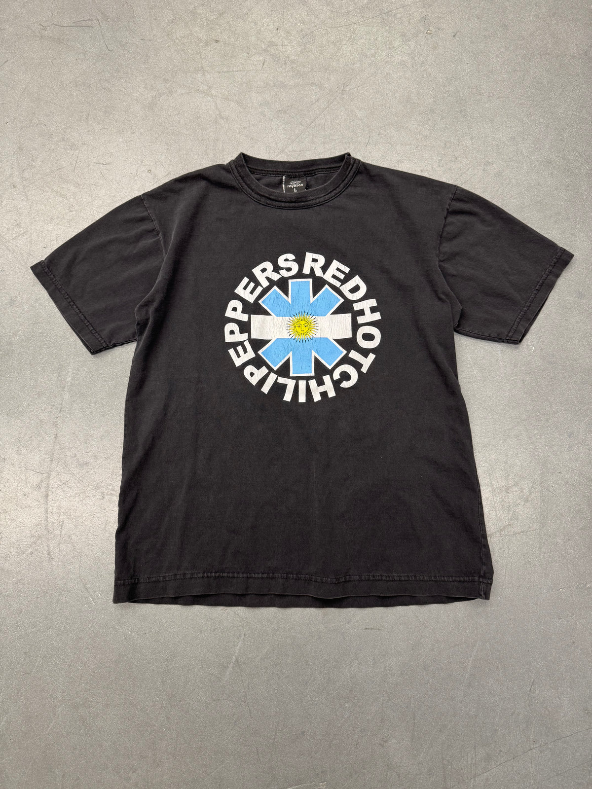 90S RED HOT CHILLI PEPPERS ARGENTINA AZTEC LOGO PARKING LOT BOOTLEG TEE (RAYOSAN TAG)