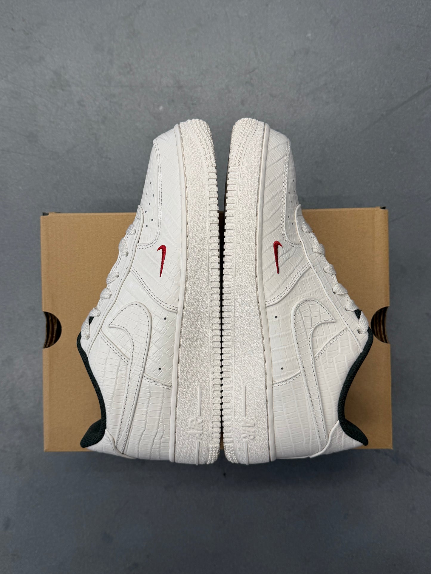 2025 SIZE 7Y NIKE AIR FORCE 1 LOW KITH PANTHOM (PRE-OWNED WITH BOX)