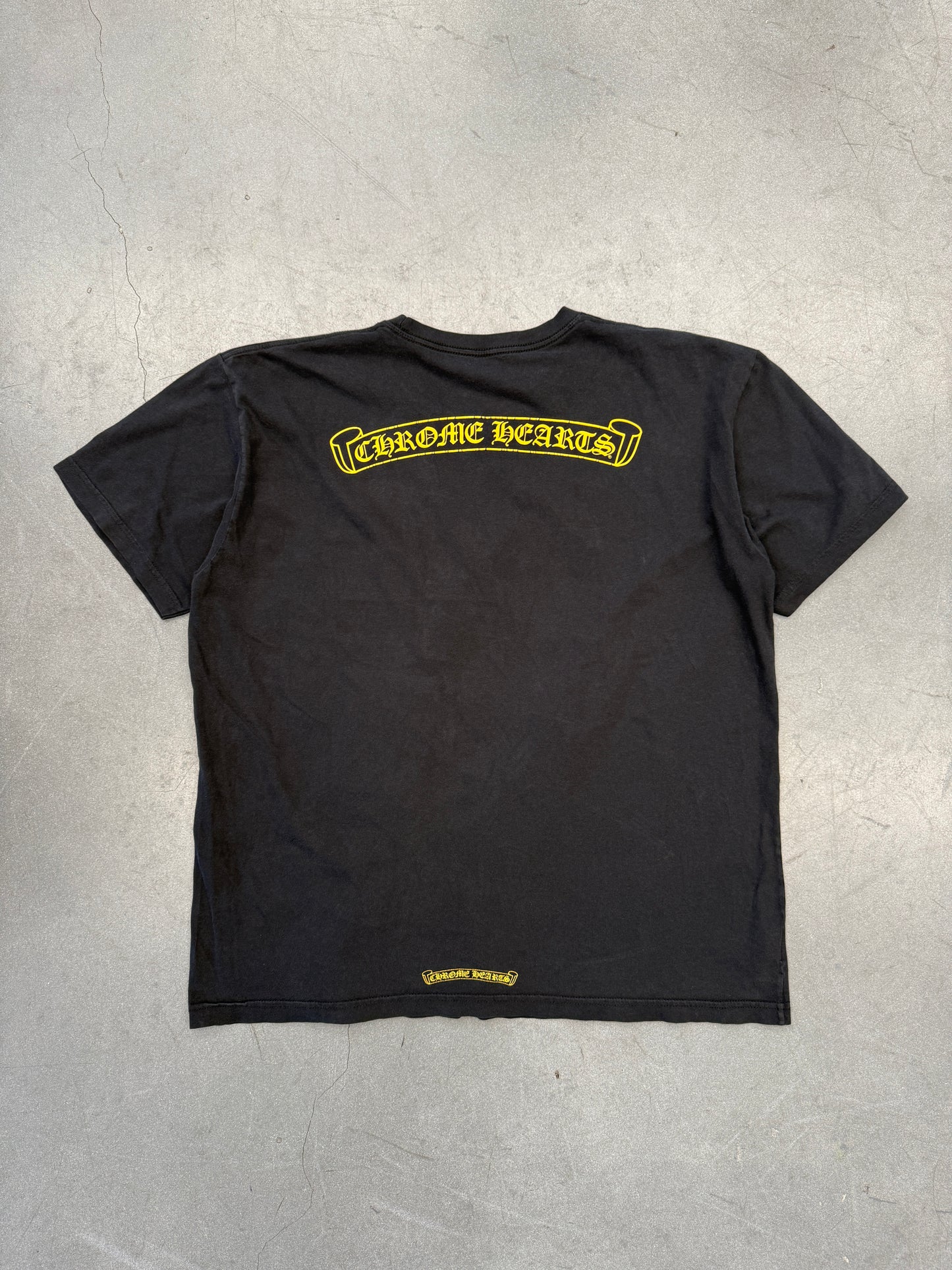 CHROME HEARTS BLACK & YELLOW SCROLL POCKET TEE