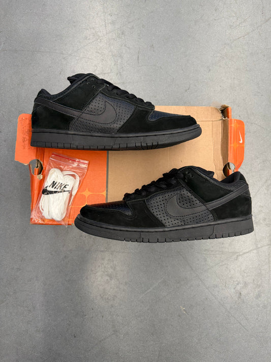 2002 GINO IANNUCCI 2 NIKE SB DUNK LOW (WITH BOX/REPLACEMENT SB INSOLES)