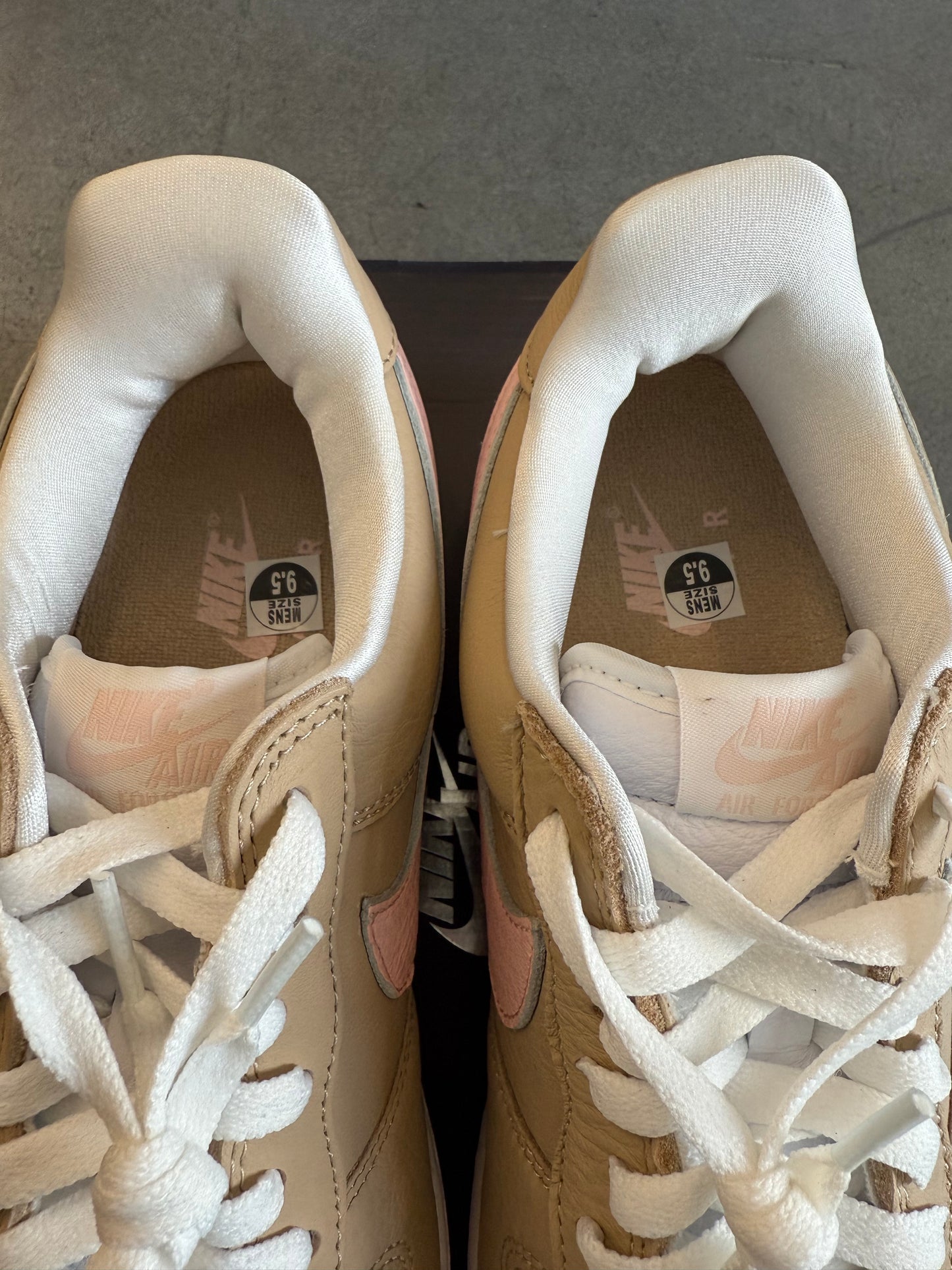 2024 SIZE 9.5 NIKE AIR FORCE 1 LOW LINEN (NEW WITH BOX)