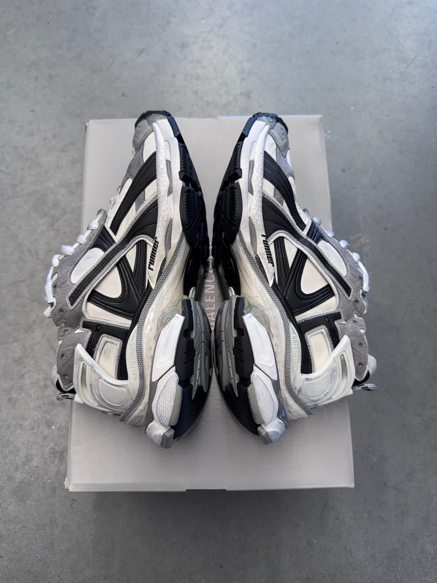 SIZE 42 BALENCIAGA MEN'S RUNNER SNEAKERS NYLON/SUEDE/MESH (NEW WITH BOX)