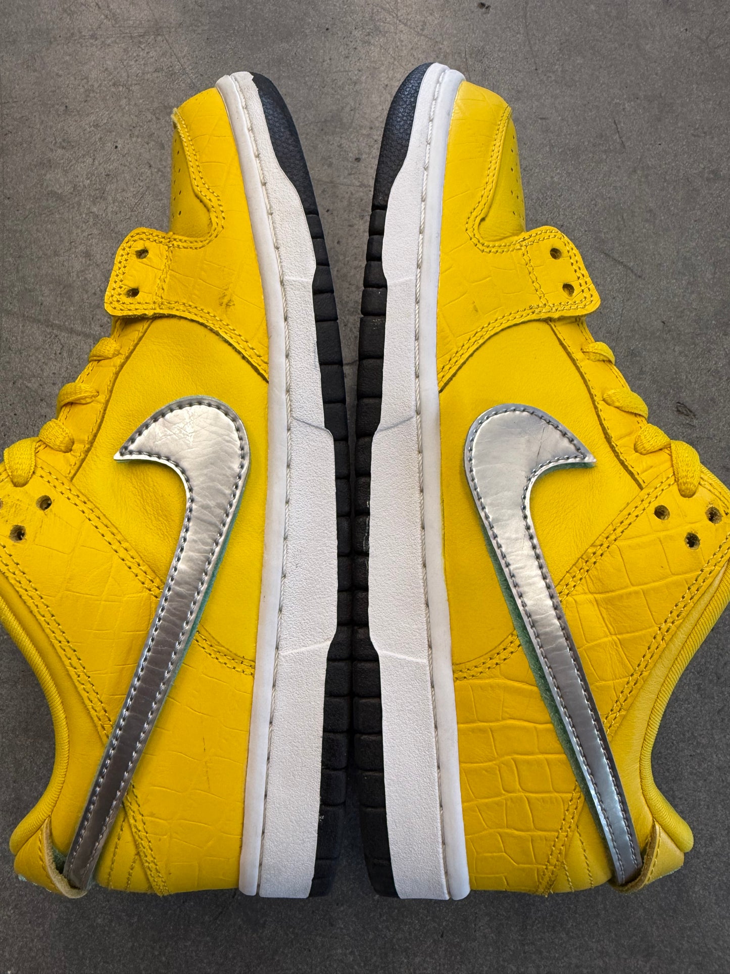 2018 SIZE 8 NIKE SB DUNK LOW DIAMOND SUPPLY CO. CANARY YELLOW [LIL WAYNE'S PERSONAL PAIR] (PRE-OWNED NO BOX)