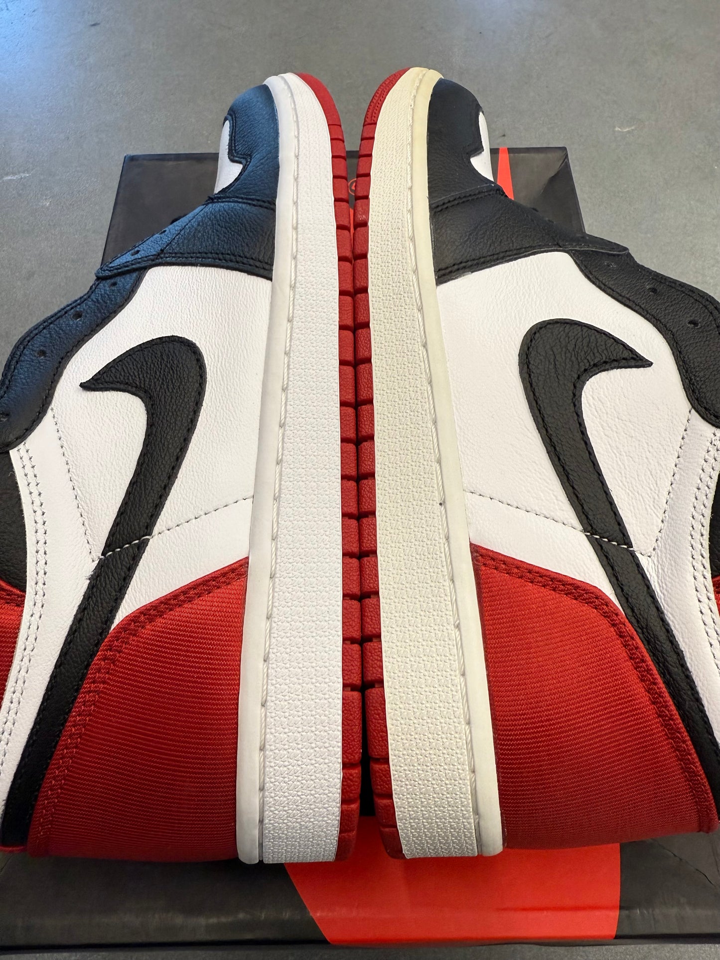 2019 W SIZE 12 JORDAN 1 RETRO HIGH SATIN BLACK TOE (WOMEN'S) (NEW WITH BOX)