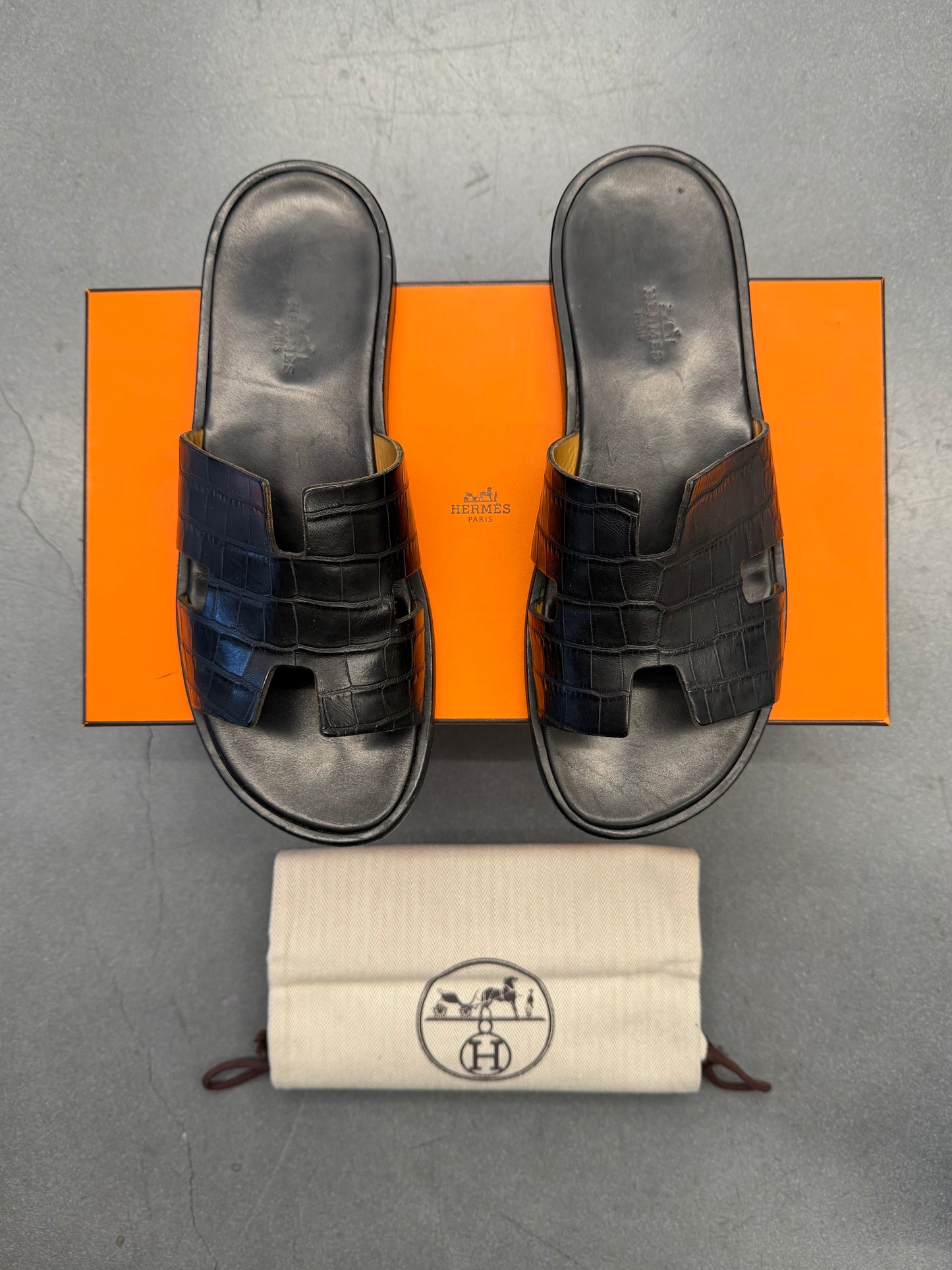 SIZE 43 HERMES IZMIR CROCODILE SANDAL  - BLACK (PRE-OWNED WITH BOX)
