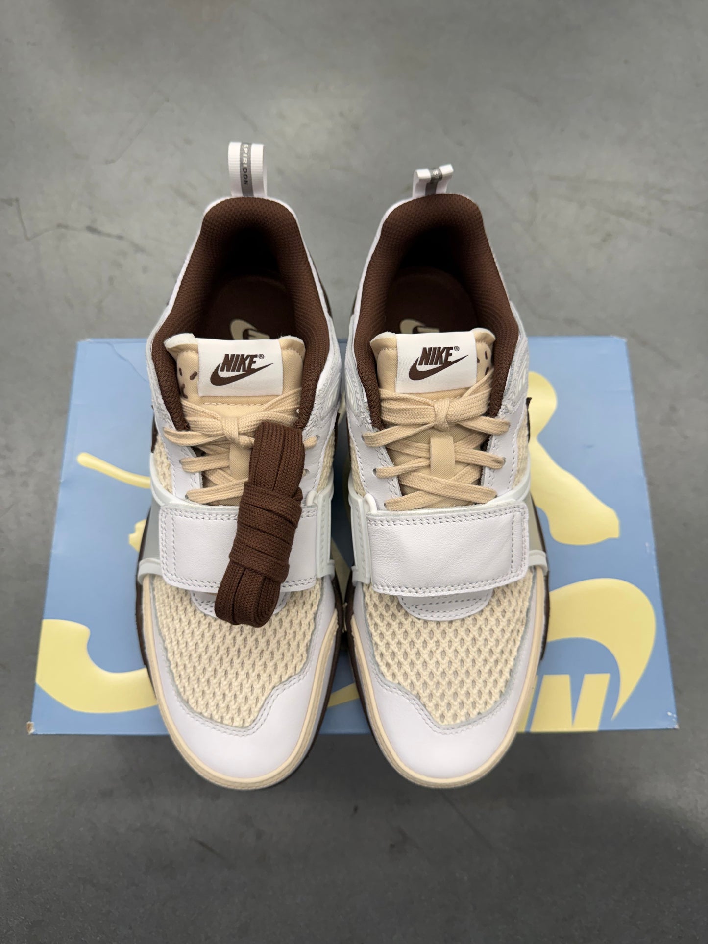 2025 SIZE 8.5 NIKE ZOOM FIELD JAXX TRAVIS SCOTT LIGHT CHOCOLATE (NEW WITH BOX)