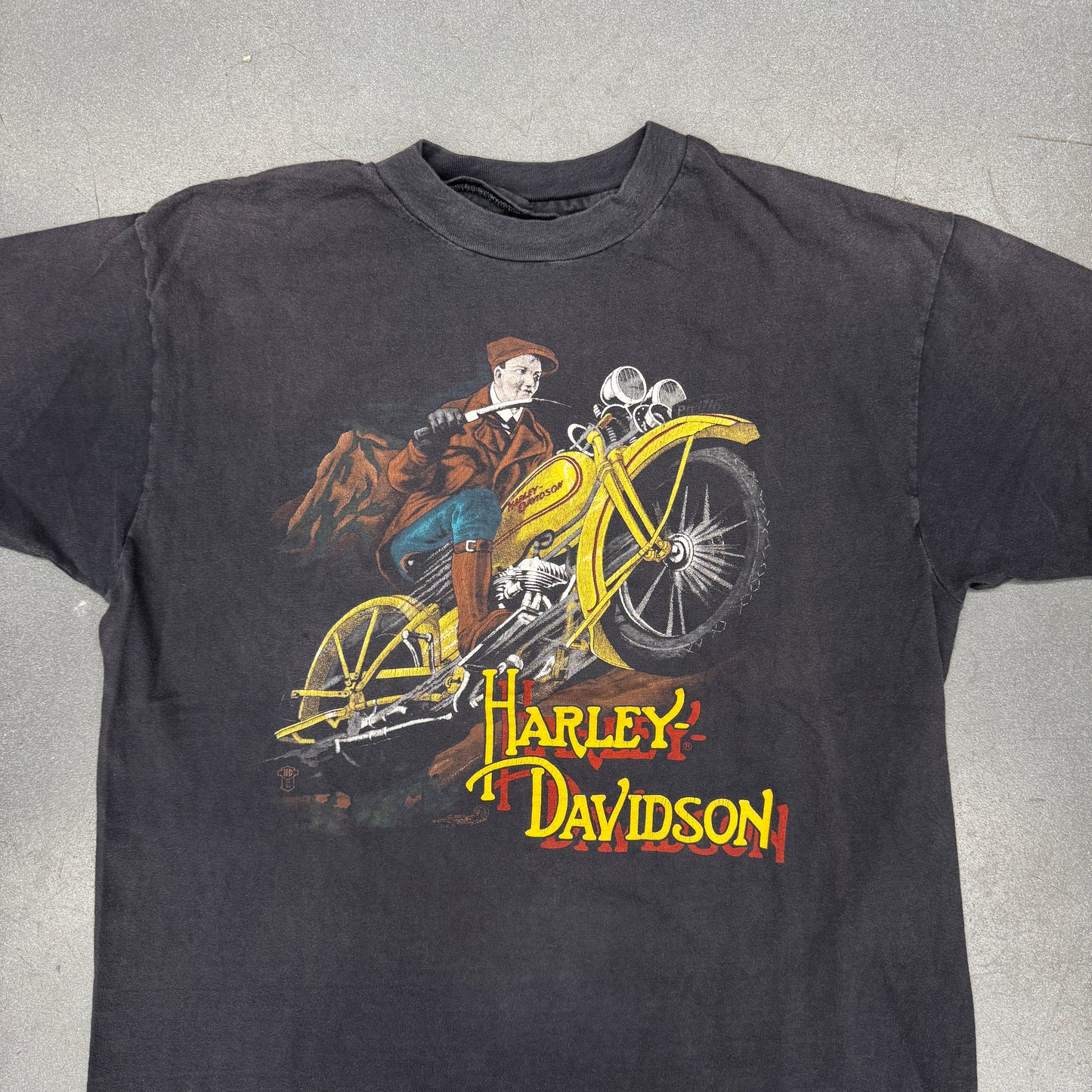 HARLEY-DAVIDSON MOTOR COMPANY MILWAUKEE WISCONSIN GUY ON CHOPPER TEE (PULLED TAG)