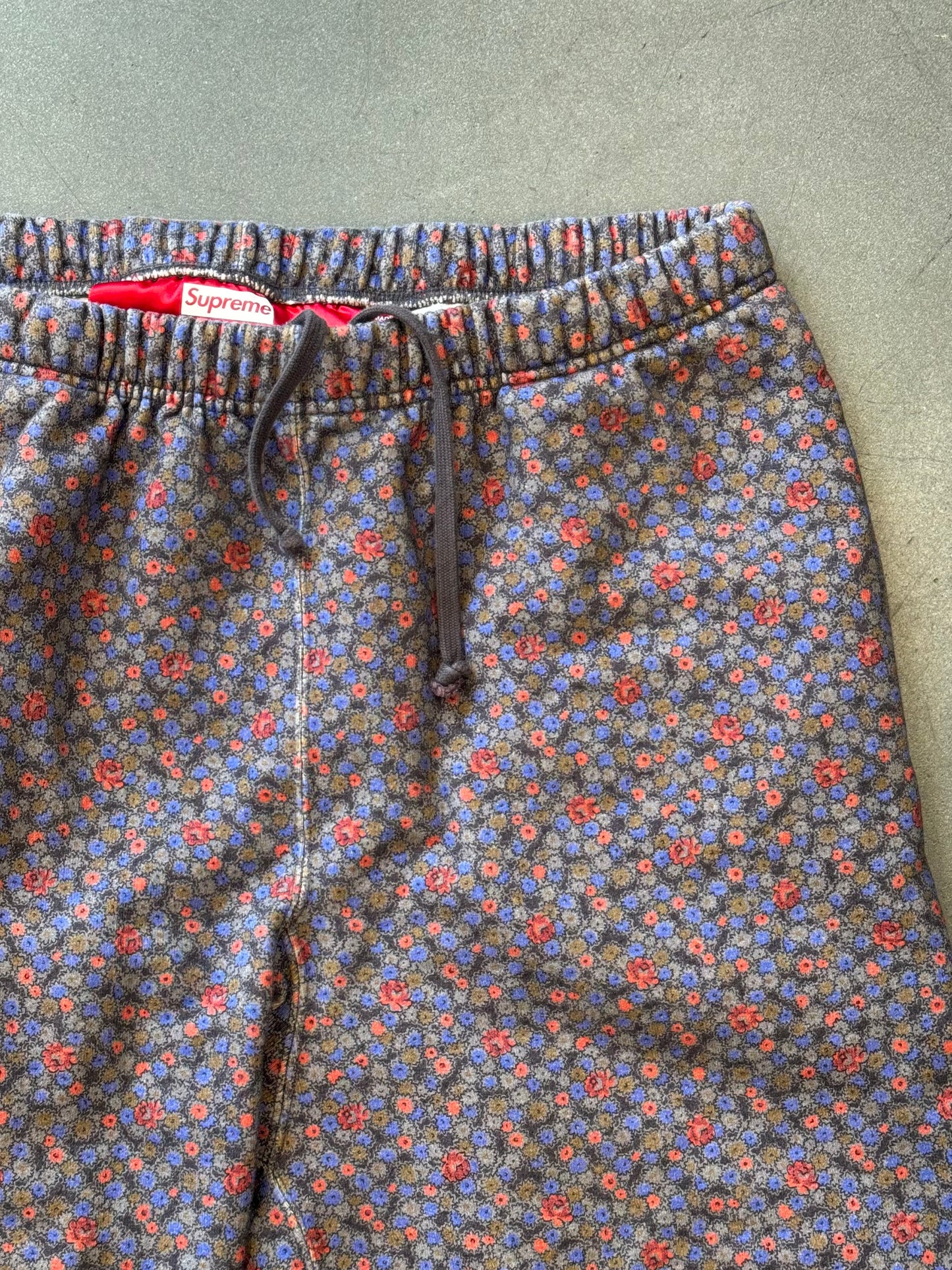 FW21 SUPREME X JUNYA WATANABE X COMME DES GARCONS FLORAL PRINT SWEATPANTS