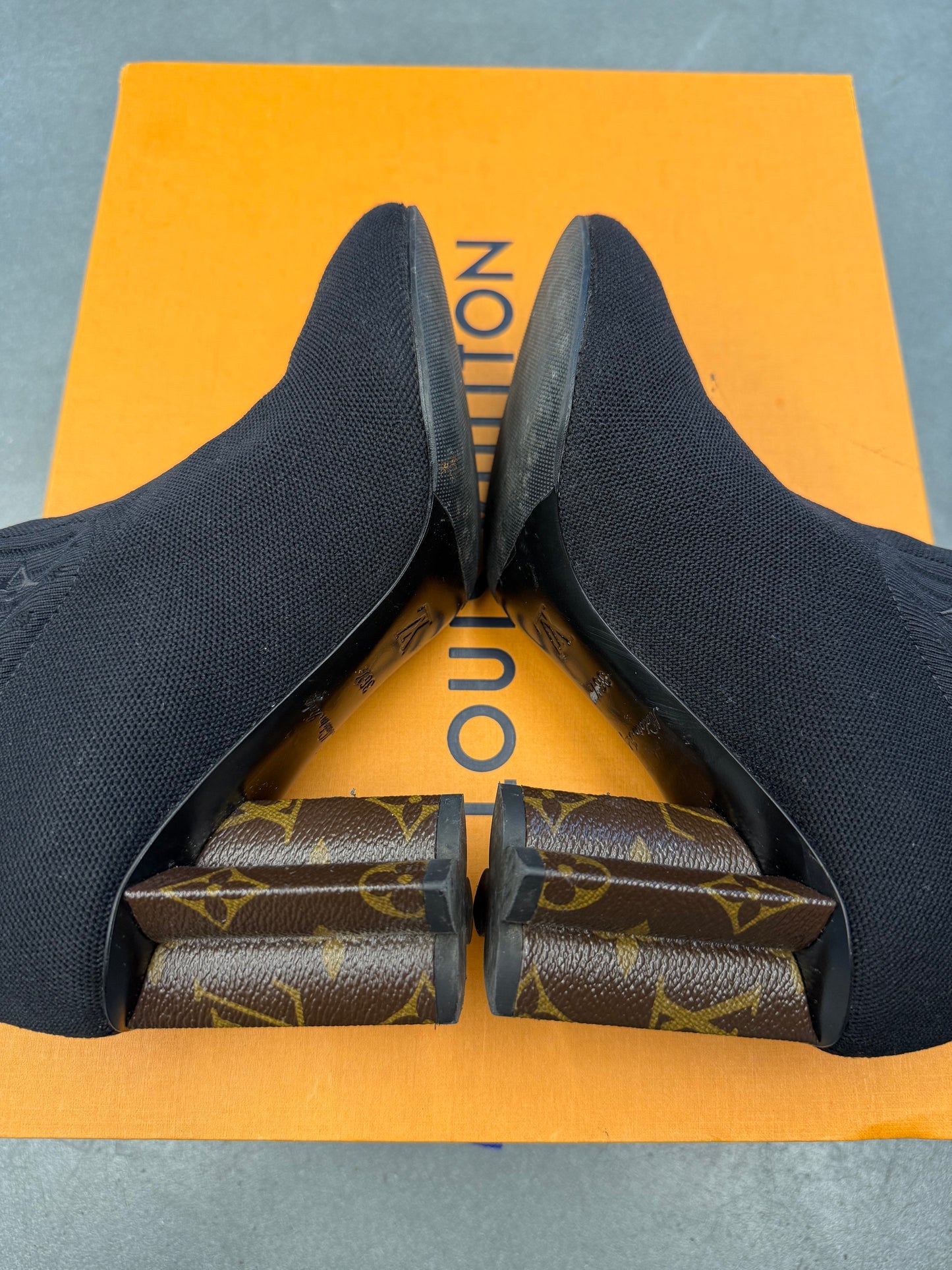 LV SIZE 36.5 (US 6.5) LOUIS VUITTON SILHOUETTE ANKLE BOOTS - BLACK (PRE-OWNED WITH BOX)