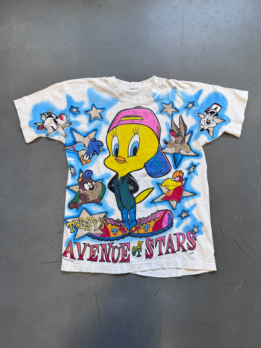 1995 LOONEY TUNES TWEETY’S AVENUE OF STARS AOP FREEZE TEE (PULLED TAG)