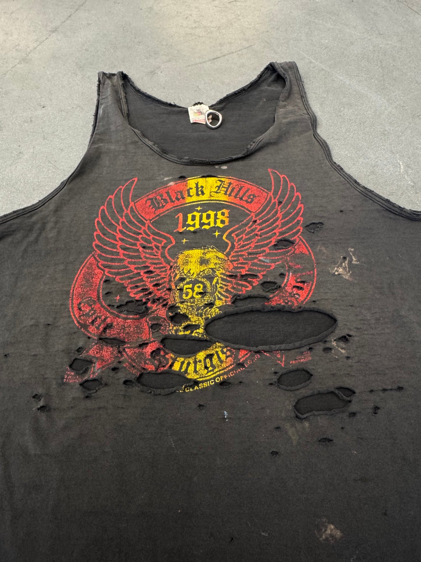 1998 BLACK HILLS CYCLE CLASSIC STURGIS SO. DAKOTA DISTRESSED TANK TOP (FOTL TAG)