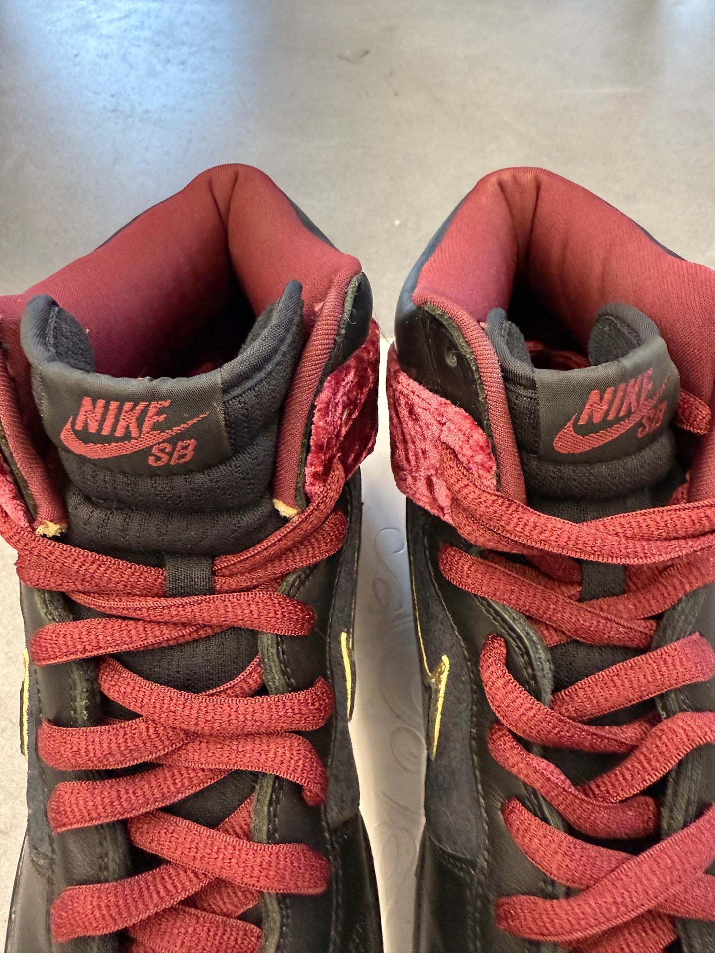 SIZE 10 2007 BLOODY SUNDAY NIKE SB DUNK HIGH PREMIUM SB (WITH BOX AND LACES)