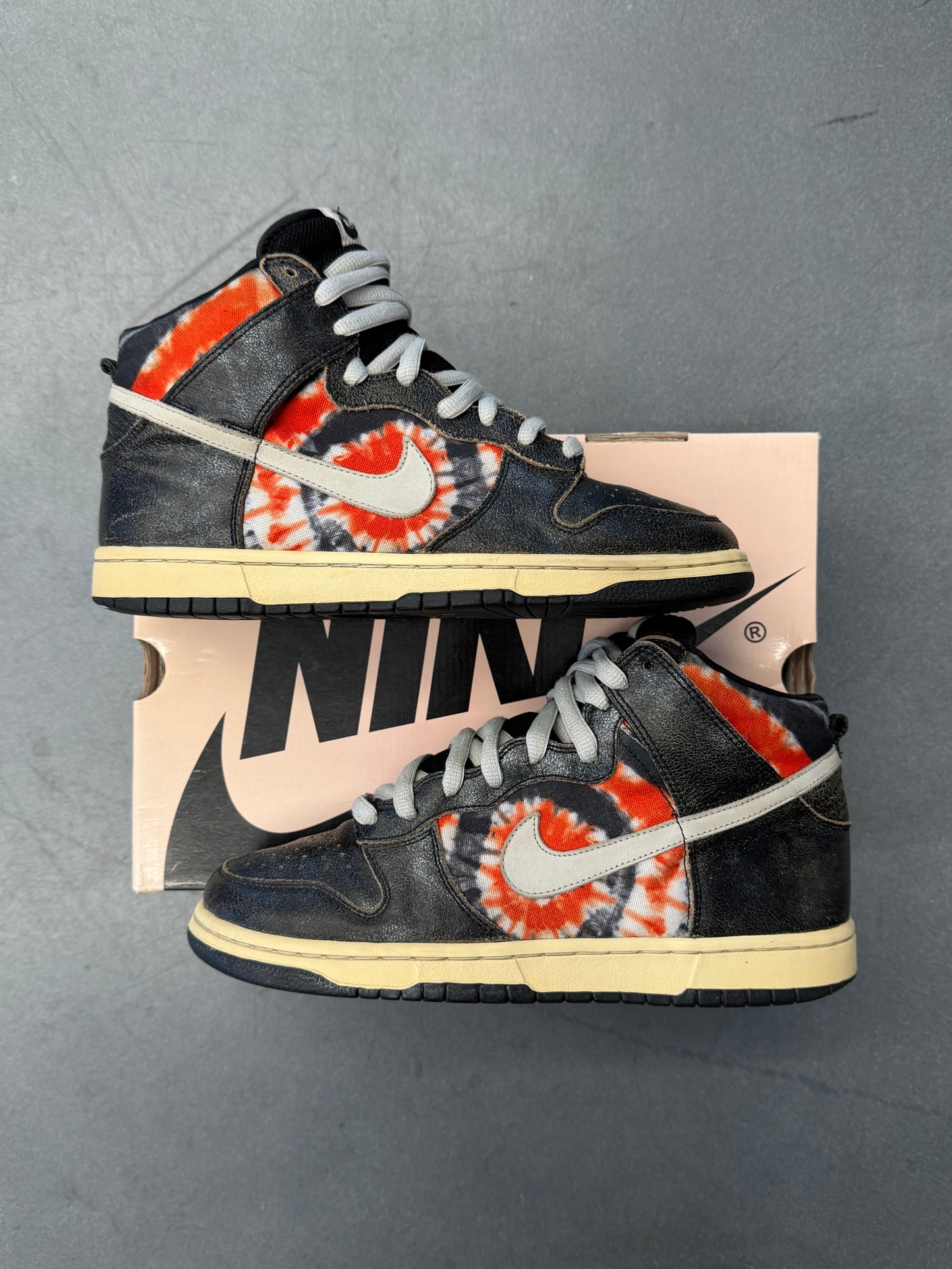 2004 NIKE SB DUNK HIGH HUF (WITH REPLACEMENT PINK BOX)