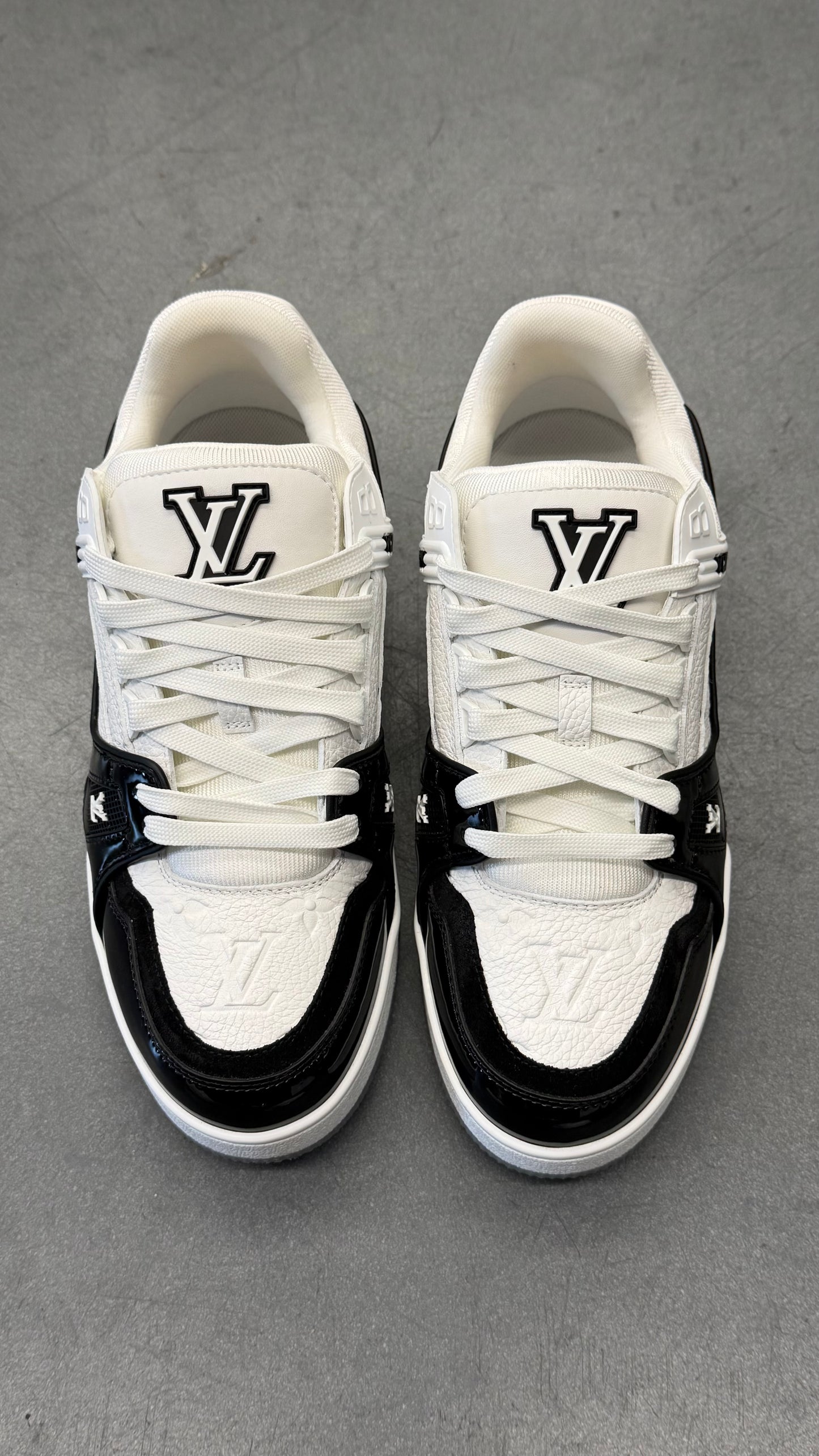 SS25 LOUIS VUITTON PATENT LEATHER TRAINER SNEAKERS - BLACK/WHITE