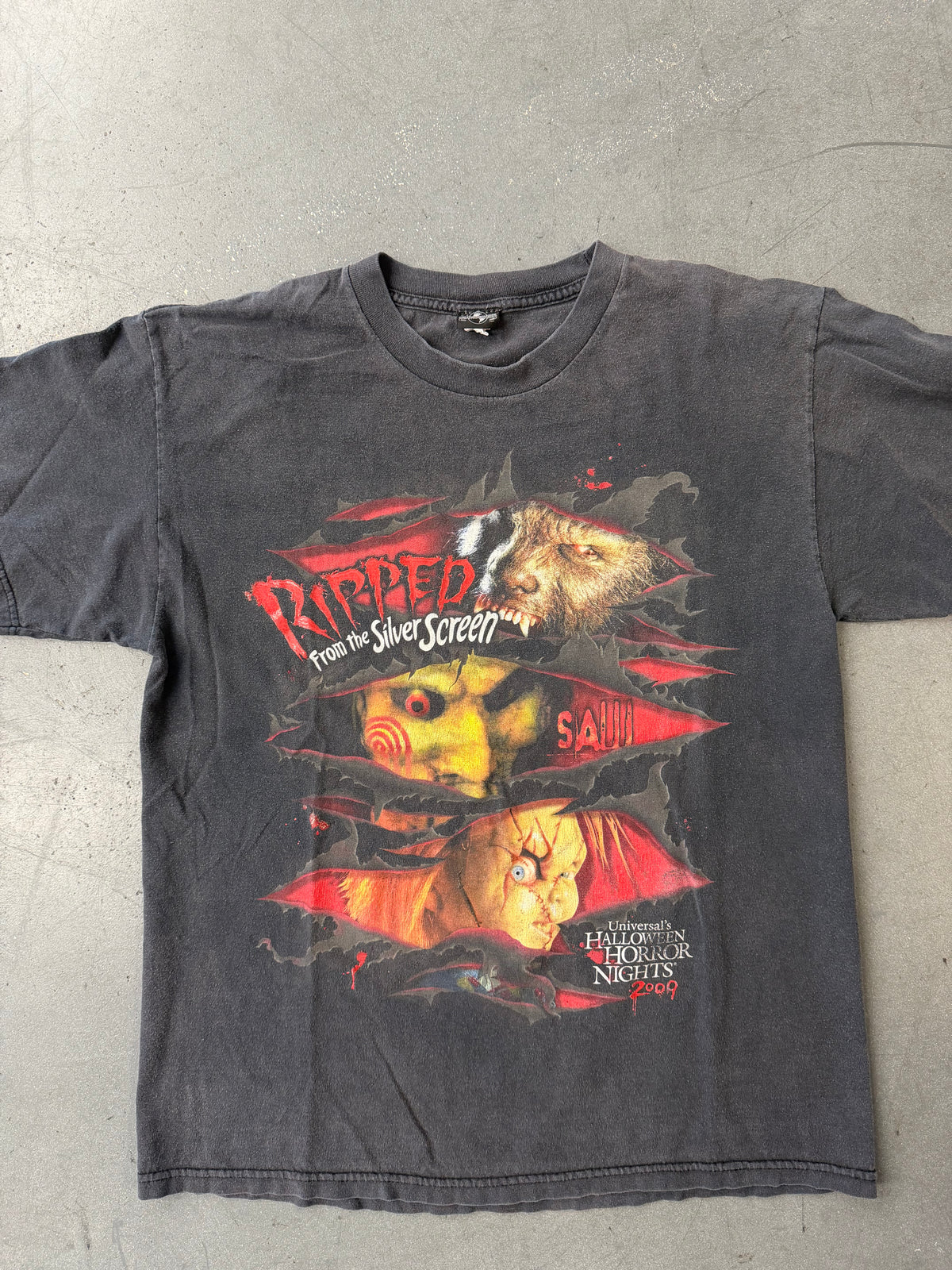 2009 UNIVERSAL STUDIOS HALLOWEEN HORROR NIGHTS RIPPED FROM THE SILVER SCREEN WOLFMAN, SAW, CHUCKY TEE