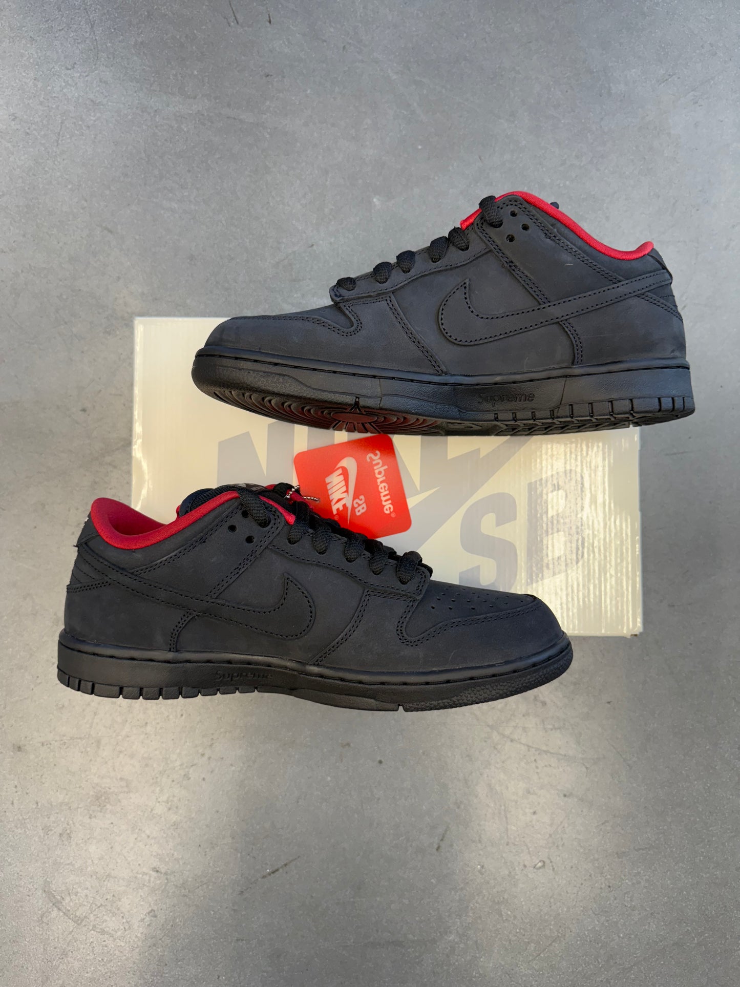 2025 SIZE 9 NIKE SB DUNK LOW SUPREME 94 - BLACK (NEW WITH BOX)