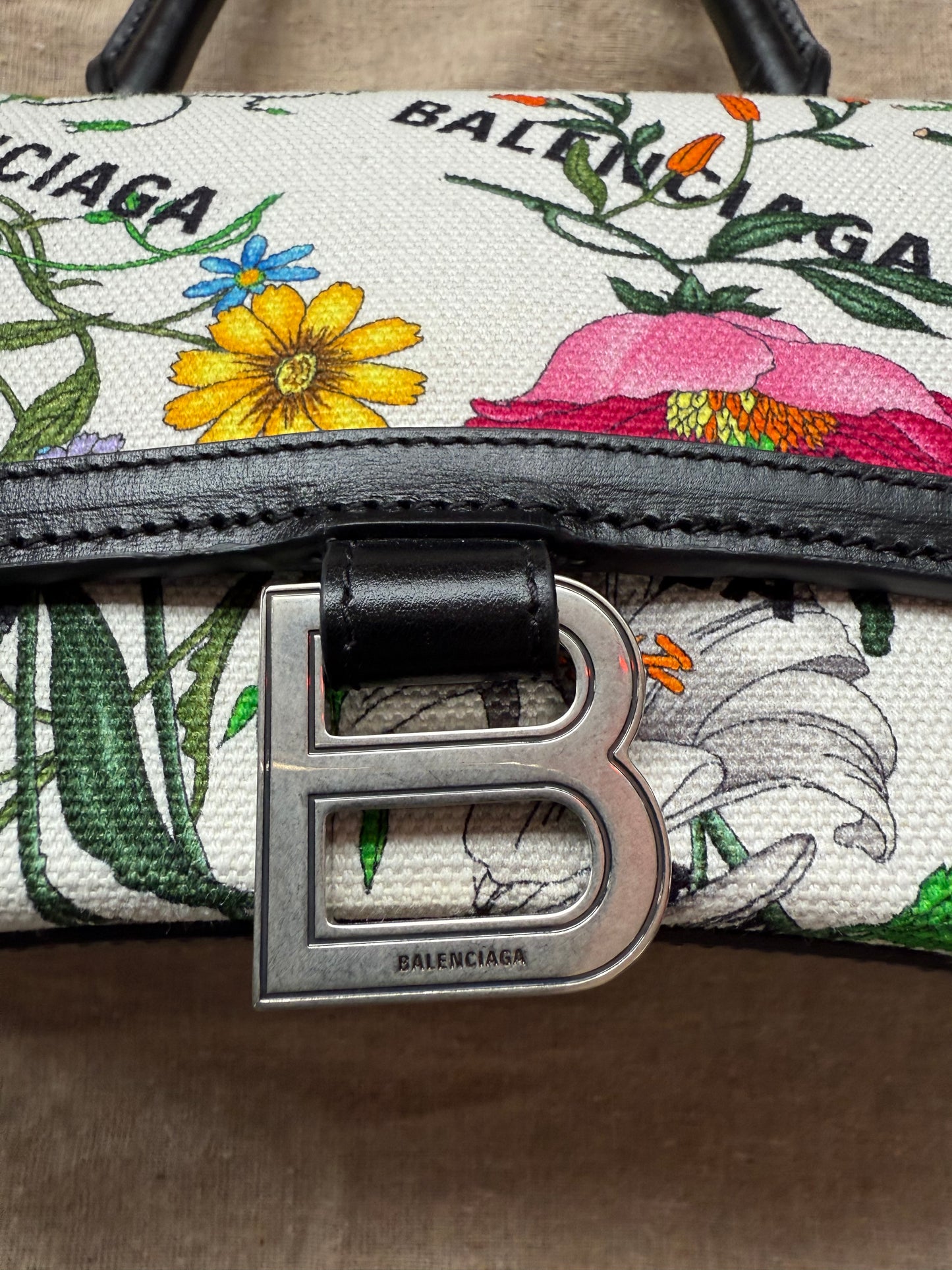 FW21 GUCCI X BALENCIAGA THE HACKER PROJECT SMALL HOURGLASS BAG (NEW WITH DUSTBAG) (TANIA)