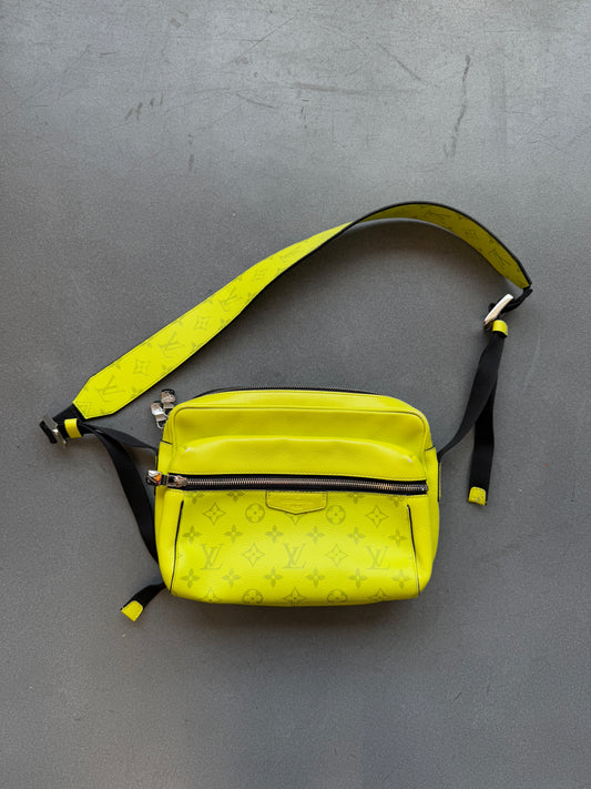 LOUIS VUITTON TAIGA MONOGRAM MESSENGER BAG (PRE-OWNED NO BOX)