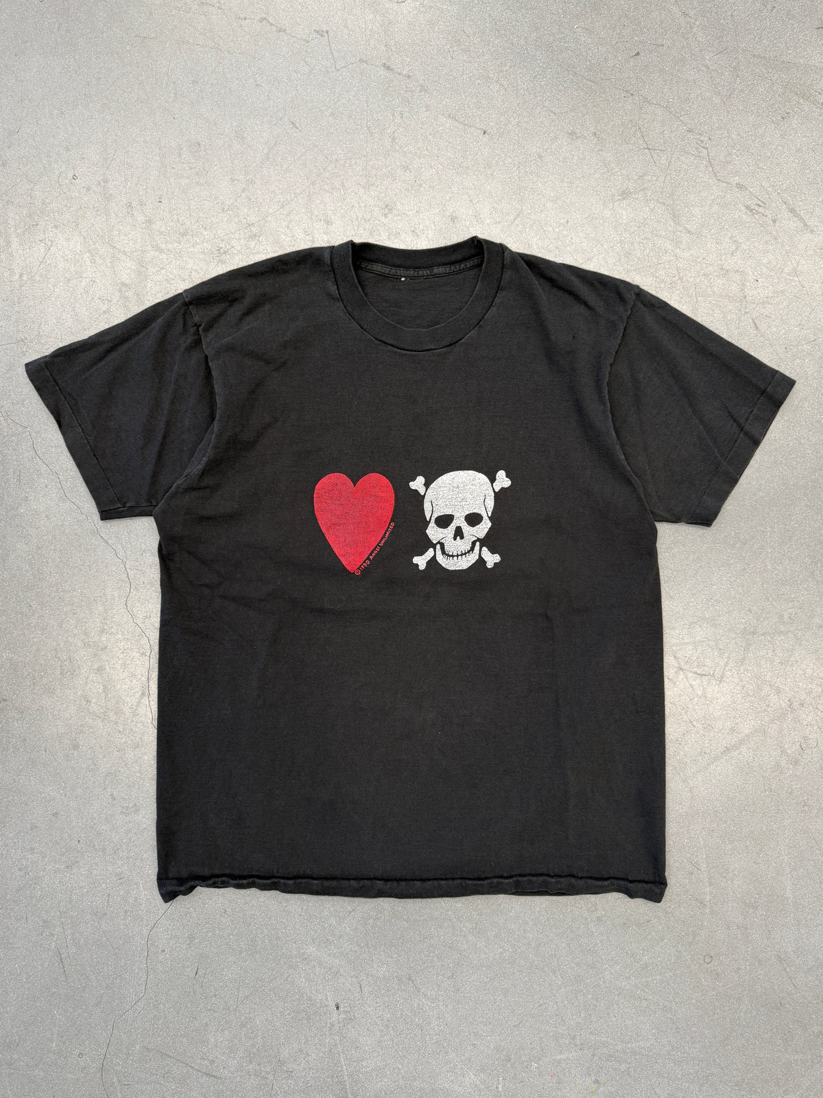 1990 HEART SKULL AND CROSSBONES ANGST UNLIMITED TEE (PULLED TAG)