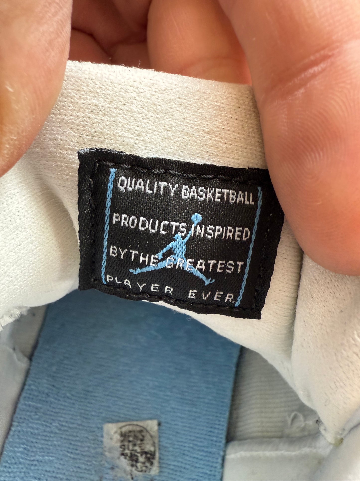 2017 SIZE 10.5 JORDAN 11 RETRO LOW UNIVERSITY BLUE (PRE-OWNED NO BOX)