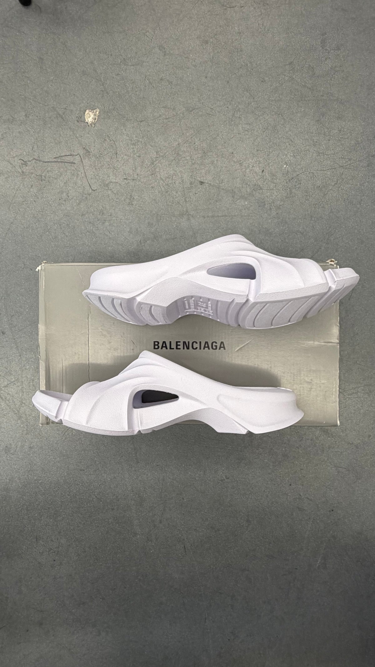 SIZE 39 BALENCIAGA MOLD SLIDE SANDALS WHITE/LIGHT PURPLE (NEW WITH BOX)